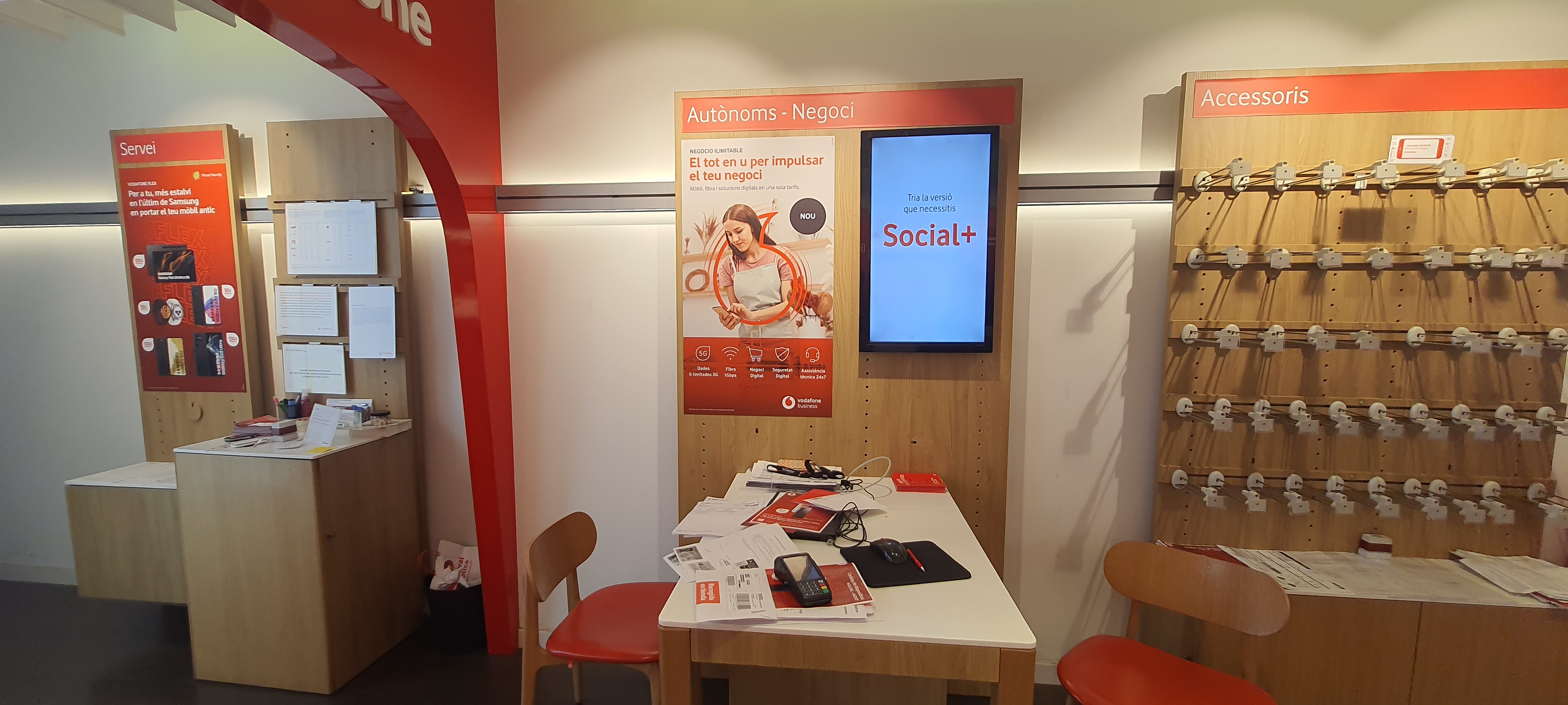 Vodafone Figueres - Rambla foto