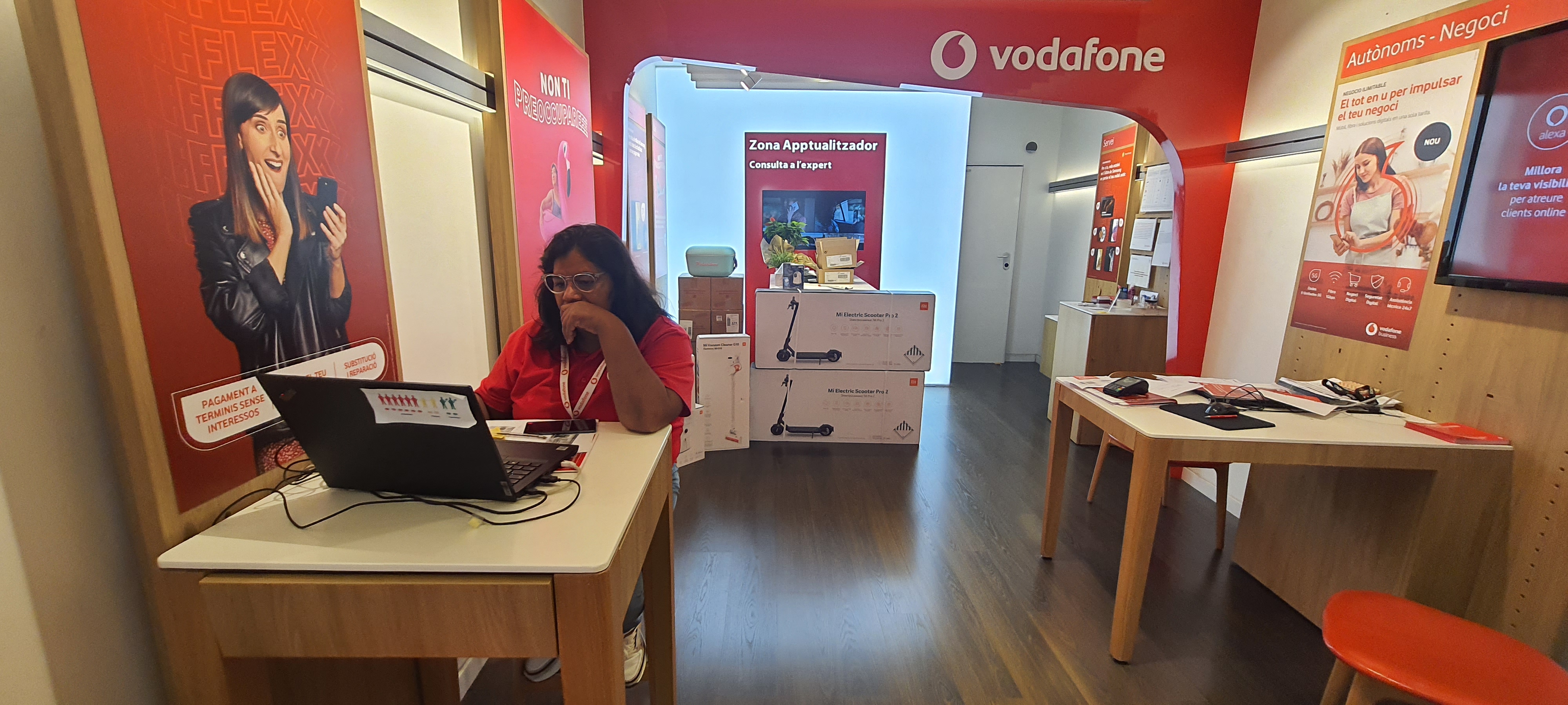 Vodafone Figueres - Rambla foto