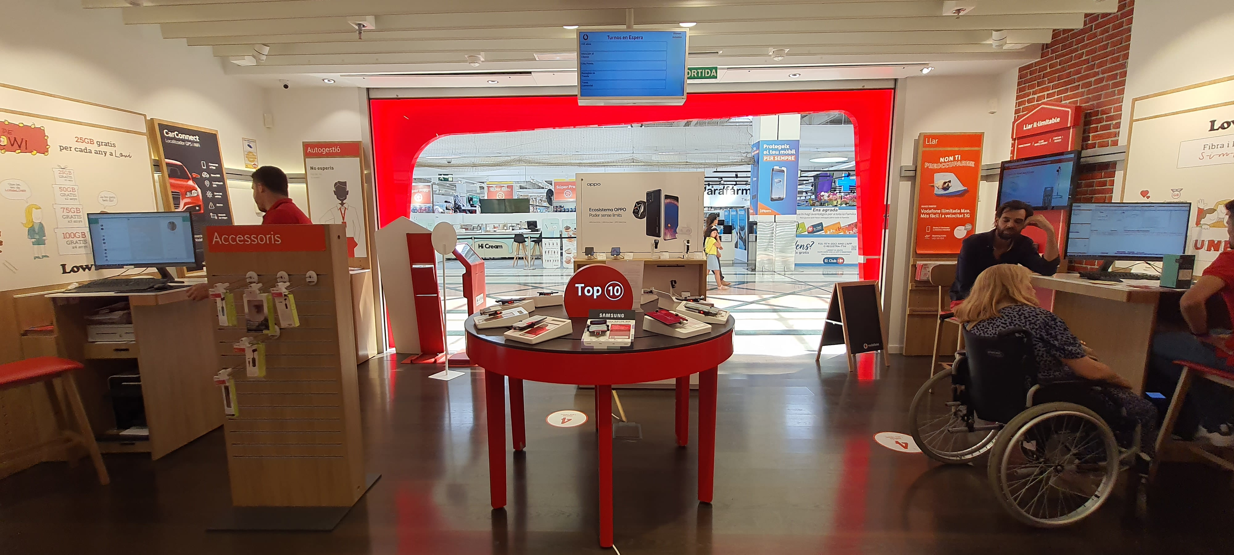 Vodafone Hospitalet - CC Gran Via foto