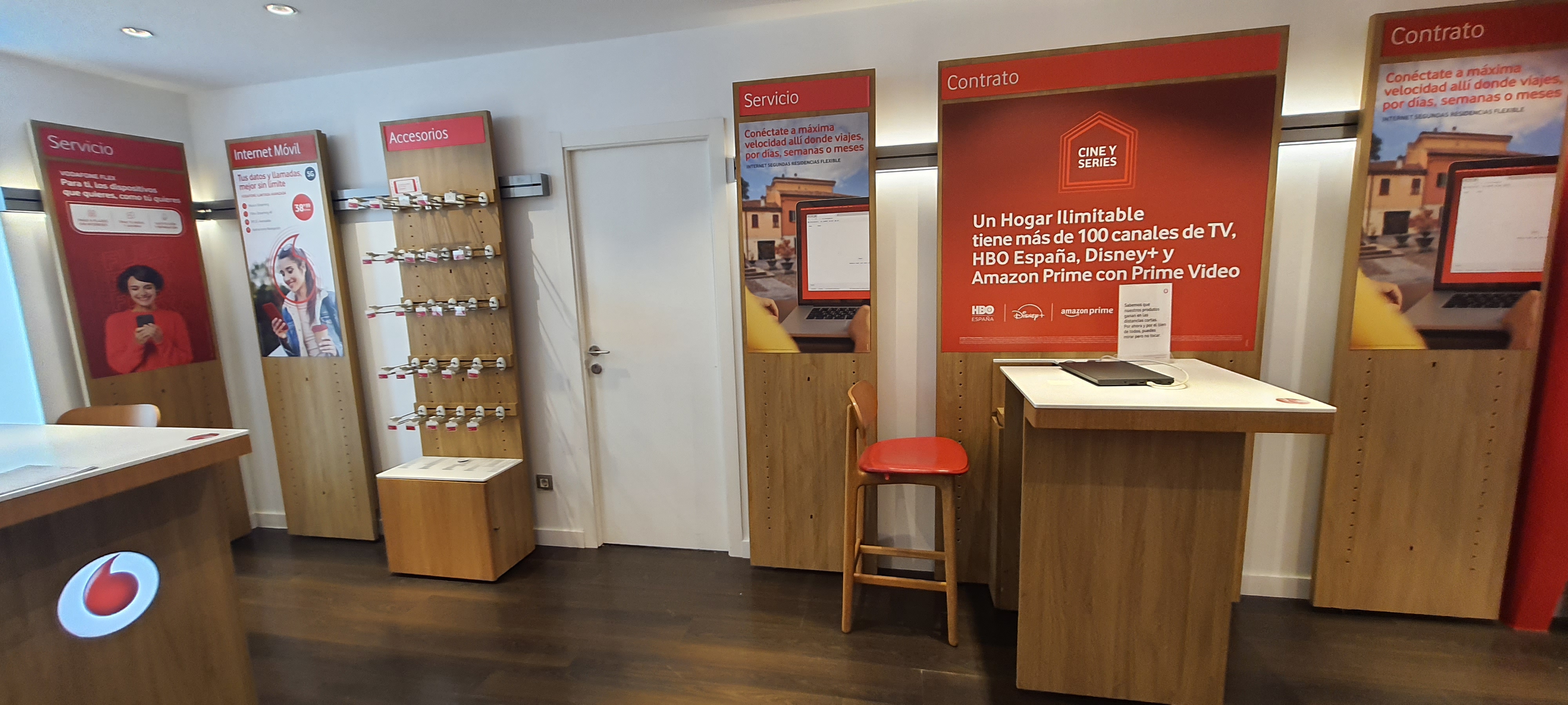 Vodafone Bulevar de El Ejido, 358 foto
