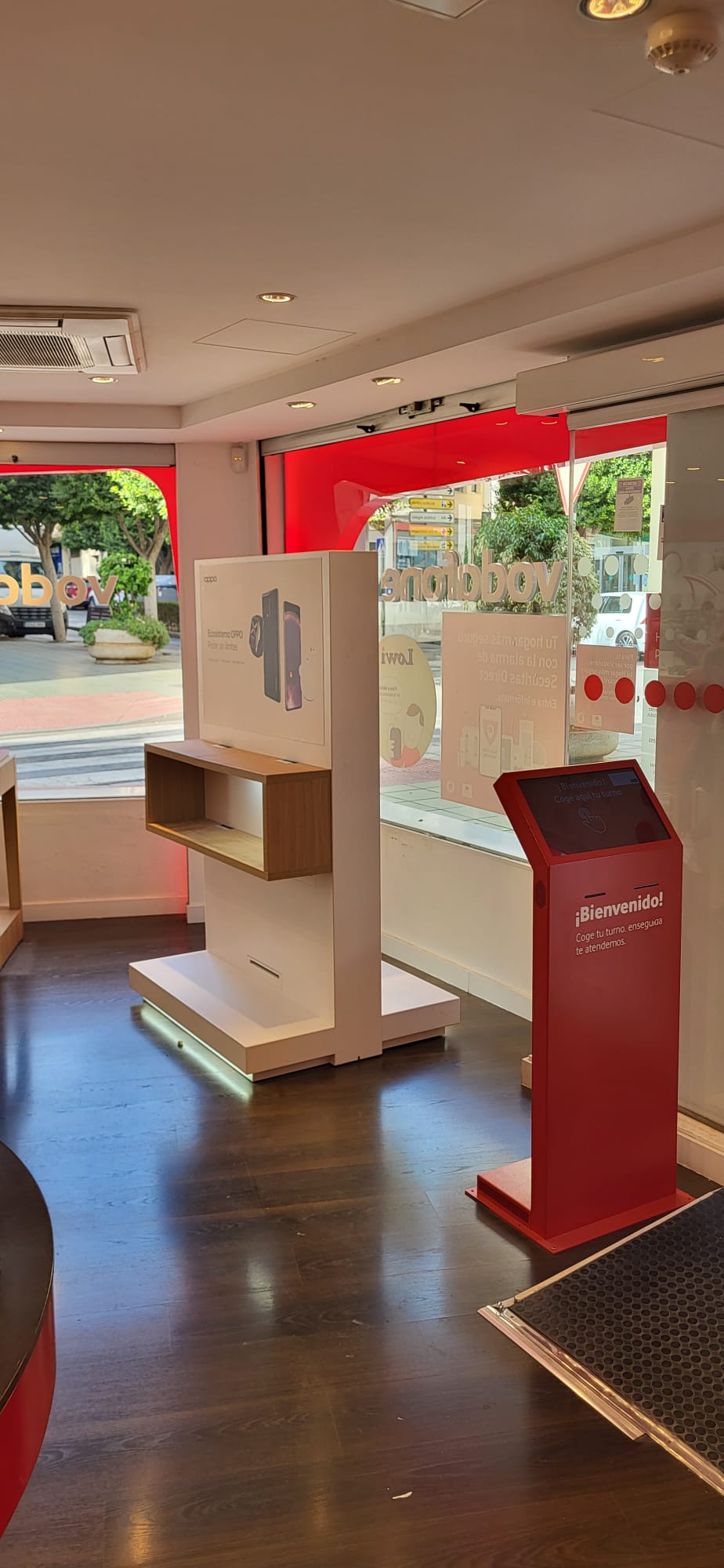Vodafone Bulevar de El Ejido, 358 foto