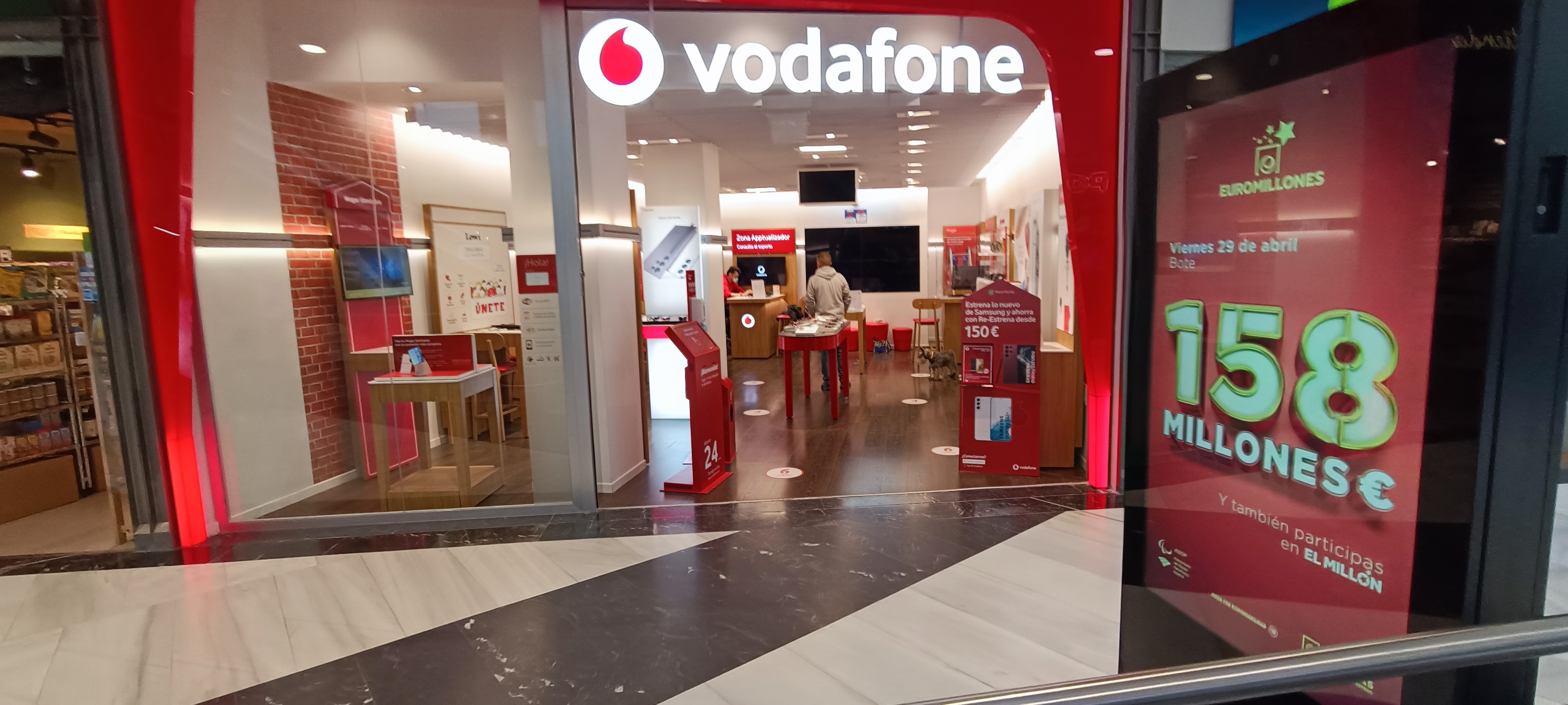 Vodafone Alcalá de Henares - CC Alcalá Magna foto