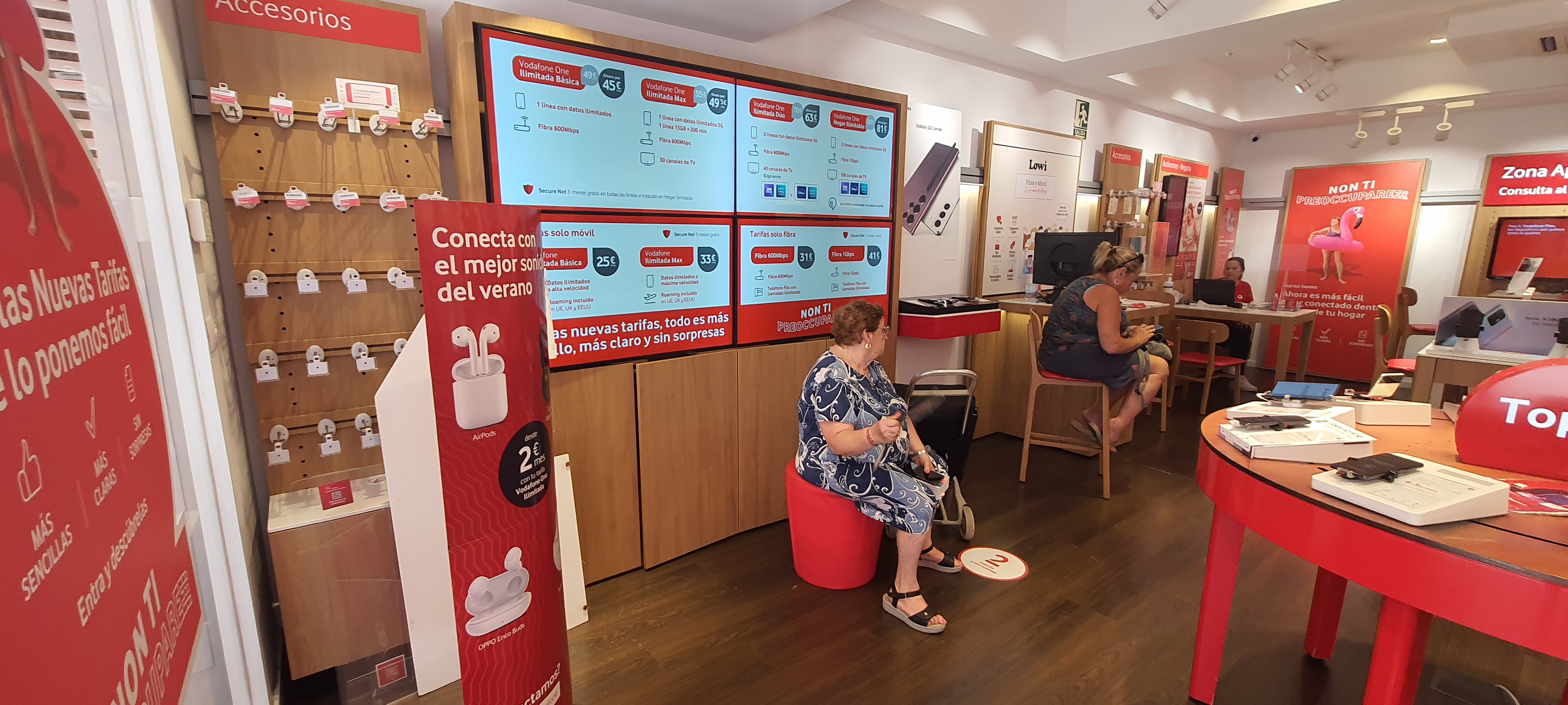 Vodafone La Linea de la Concepcion - C/ Real foto