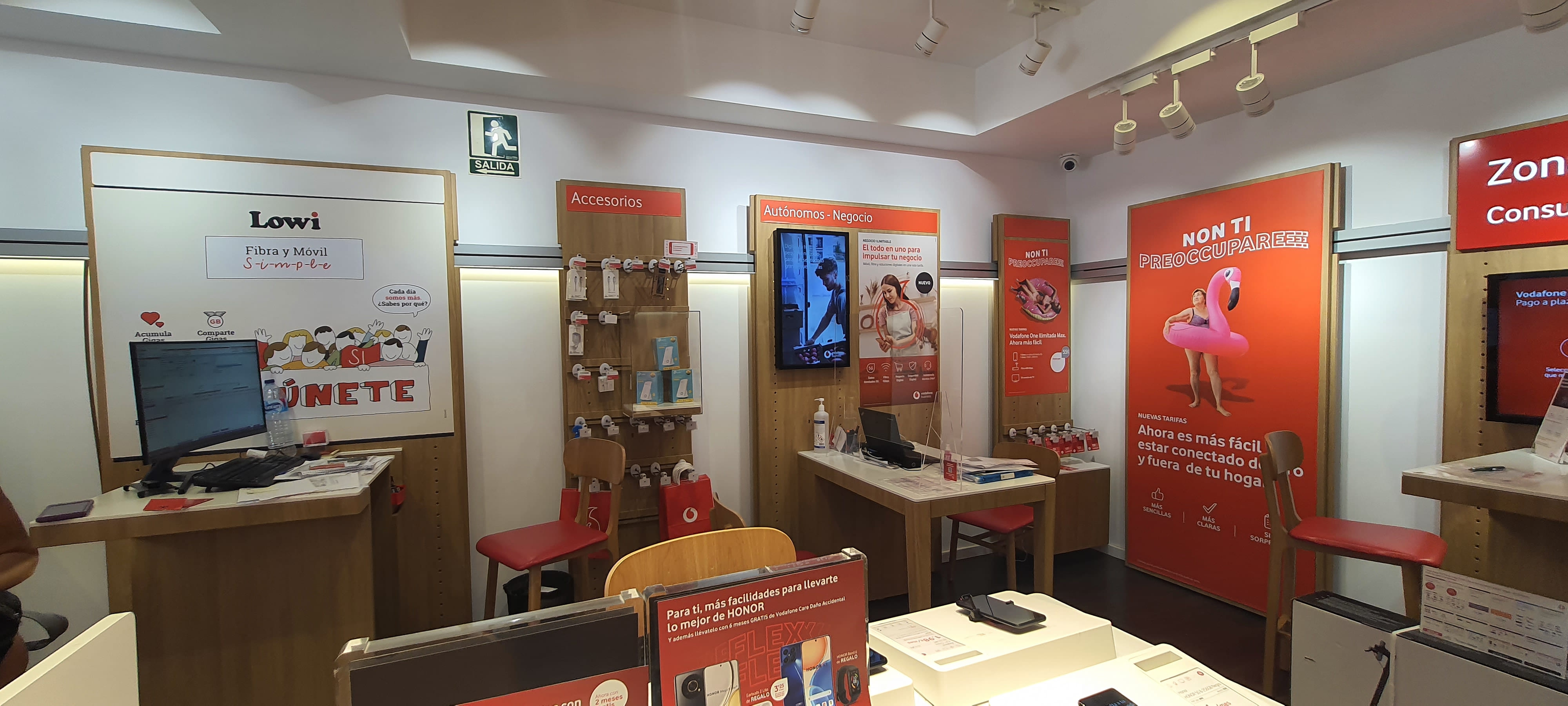Vodafone La Linea de la Concepcion - C/ Real foto