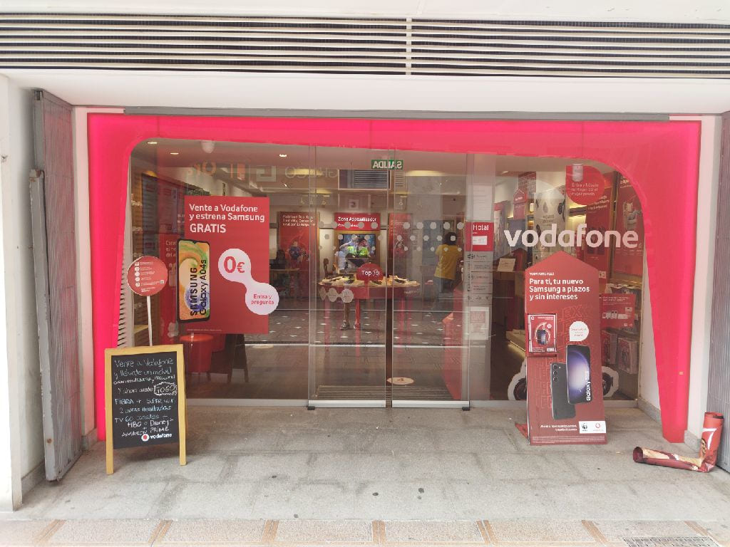 Vodafone La Linea de la Concepcion - C/ Real foto