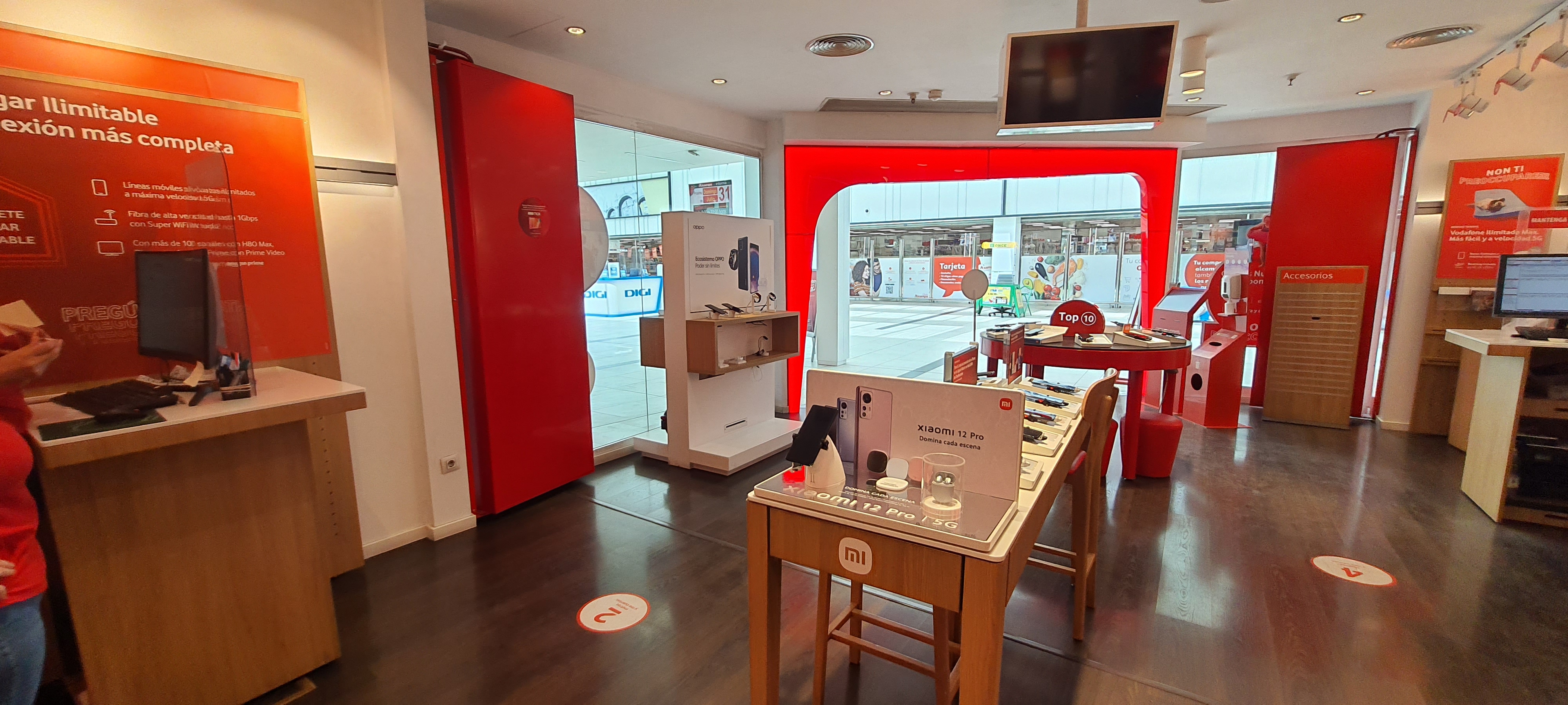 Vodafone Granada - CC Alcampo foto