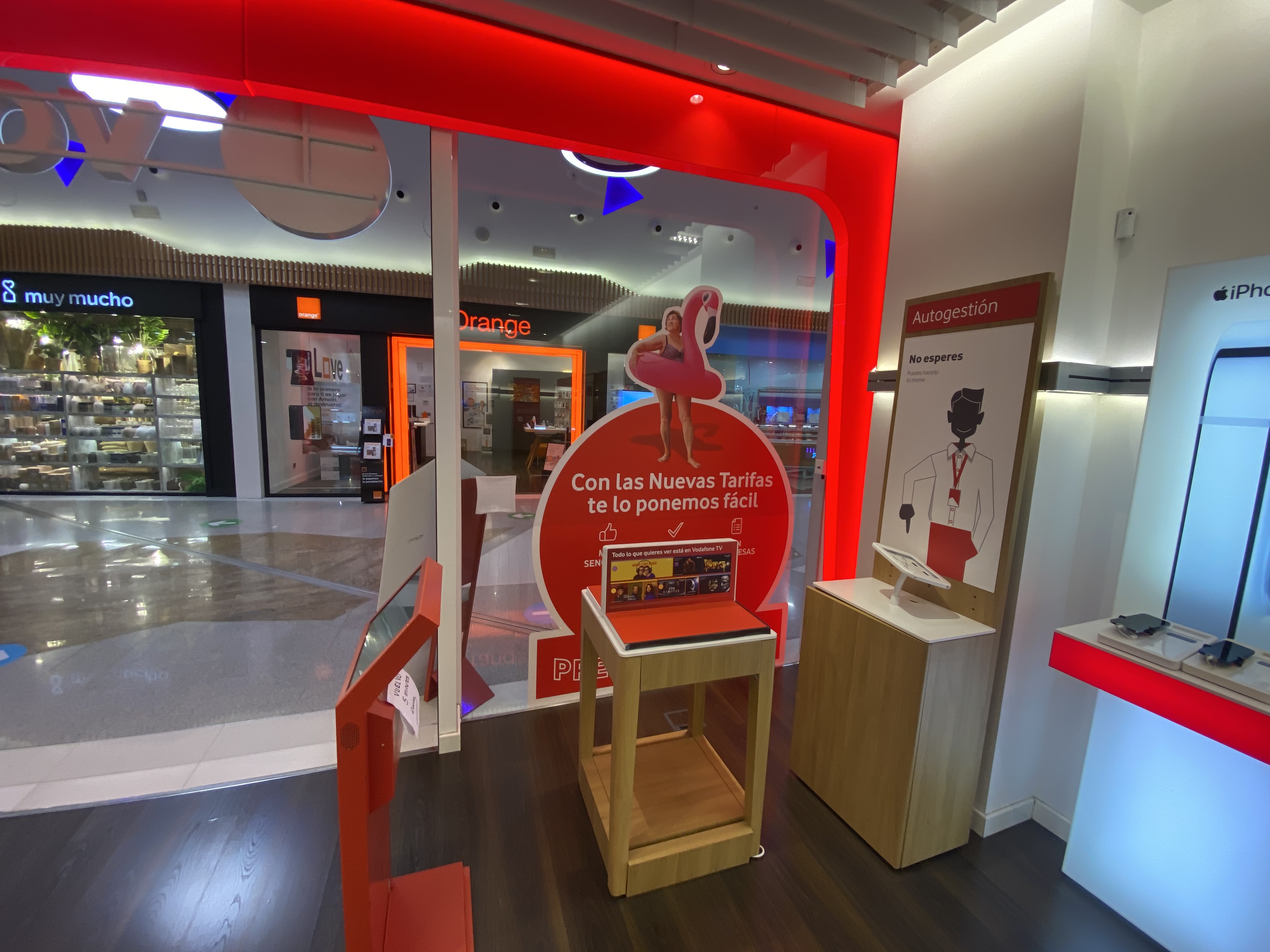 Vodafone Torremolinos - CC Carrefour el Pinillo foto