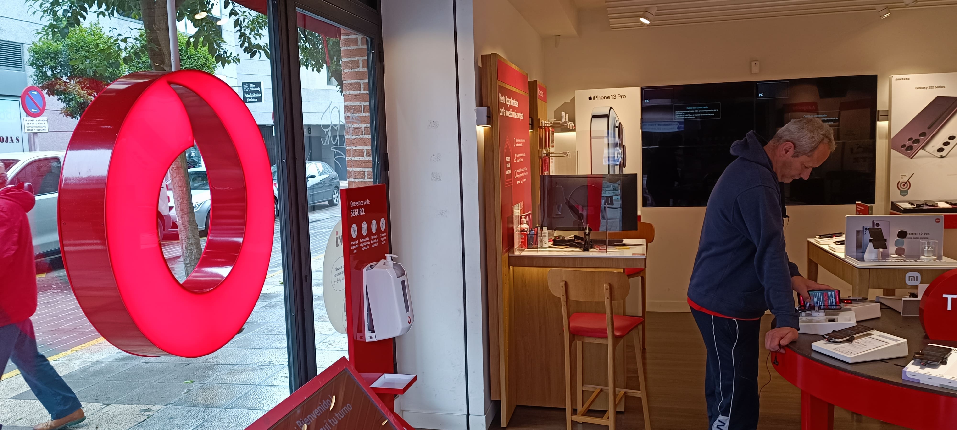 Vodafone Móstoles - Constitución foto