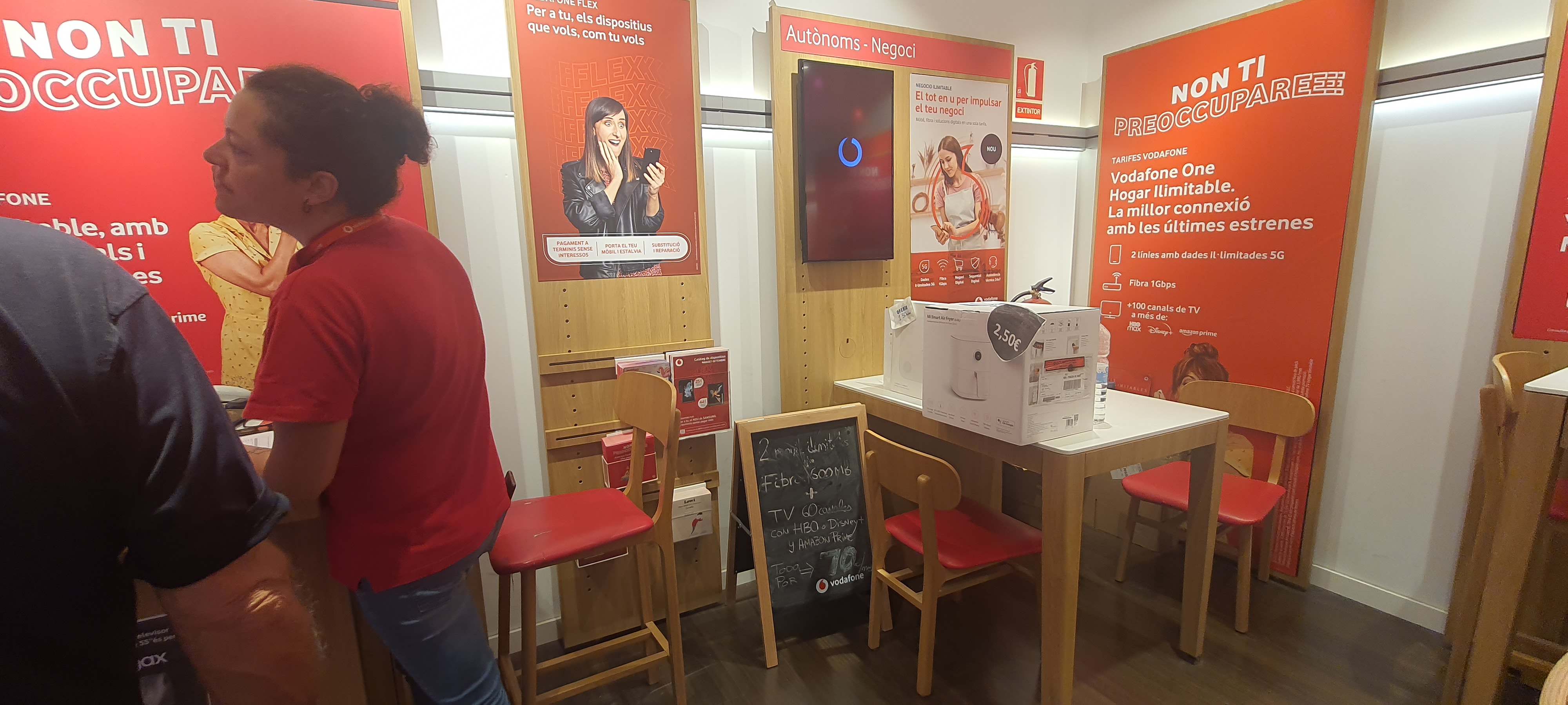 Vodafone Santa Susana - CC Espais Susanna foto