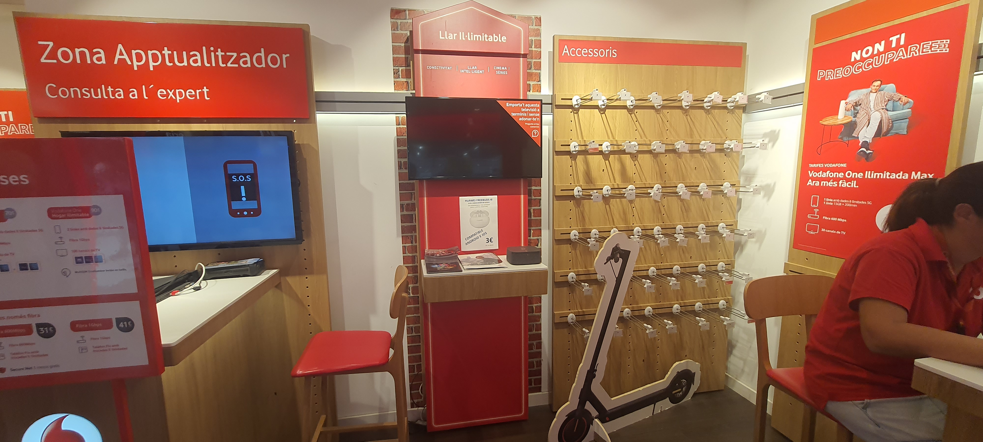 Vodafone Santa Susana - CC Espais Susanna foto