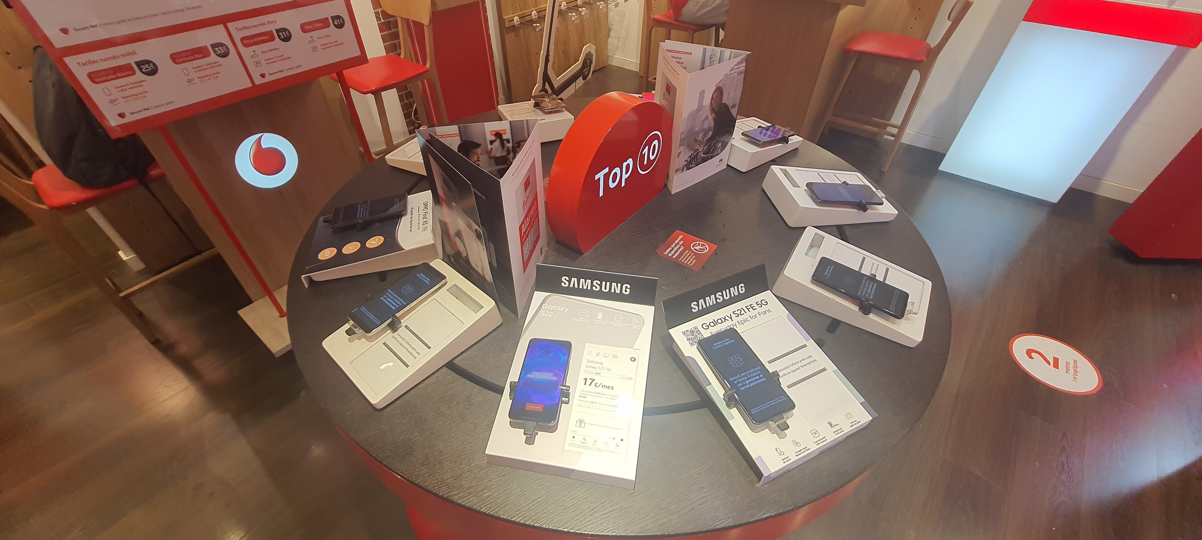 Vodafone Santa Susana - CC Espais Susanna foto