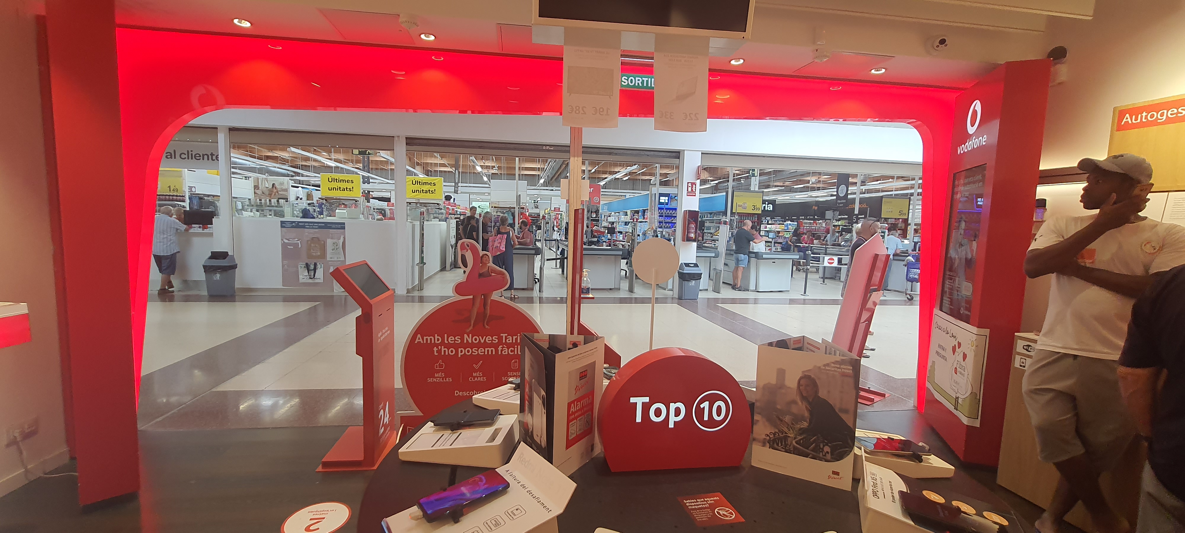 Vodafone Santa Susana - CC Espais Susanna foto