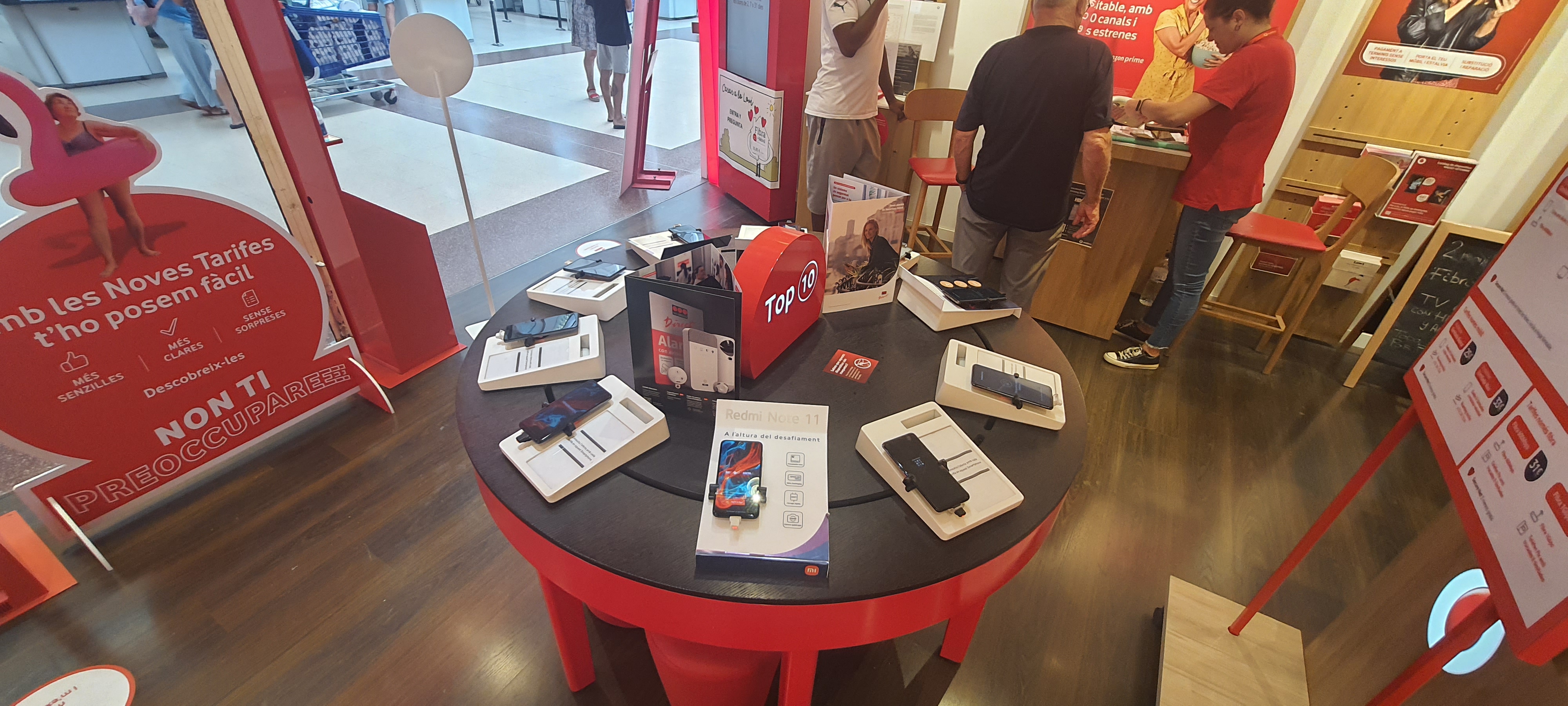 Vodafone Santa Susana - CC Espais Susanna foto