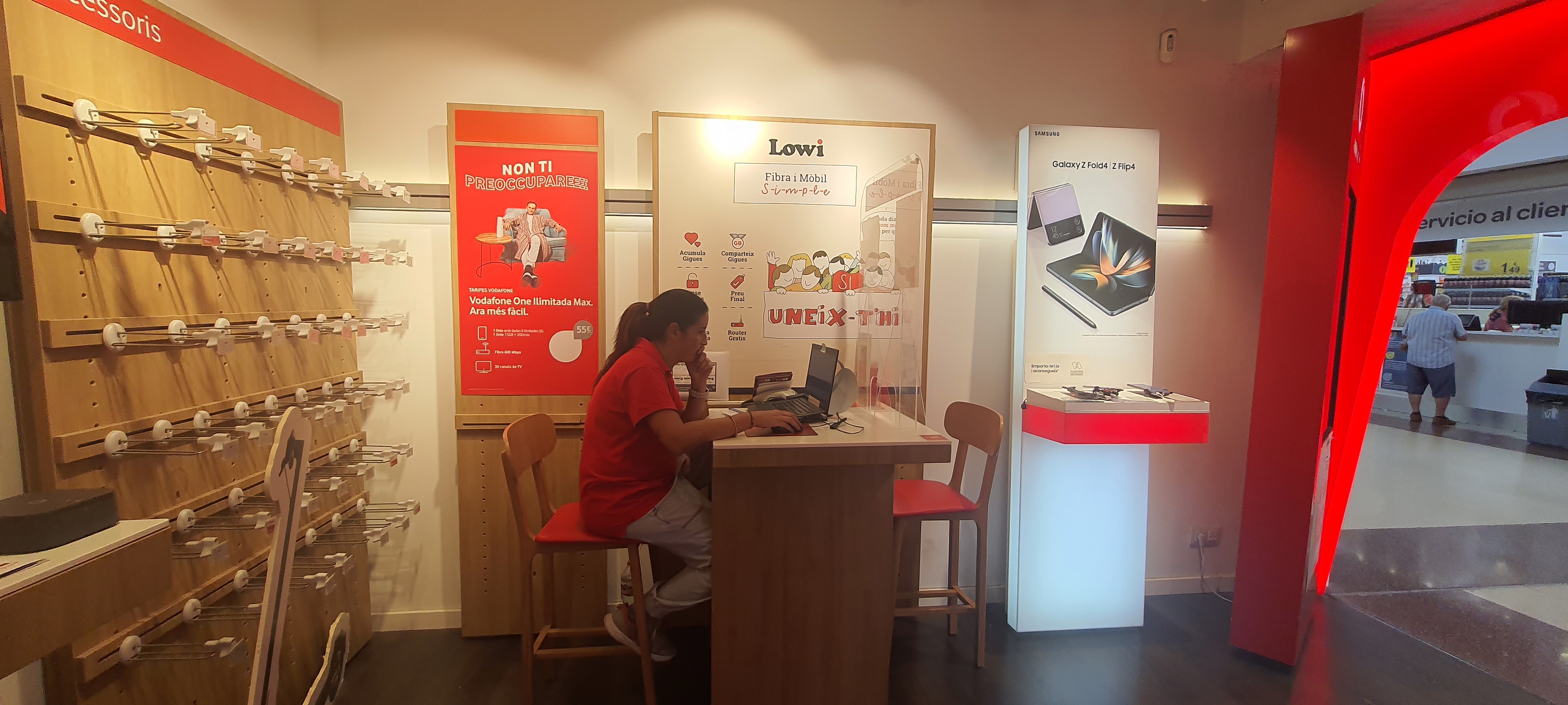 Vodafone Santa Susana - CC Espais Susanna foto