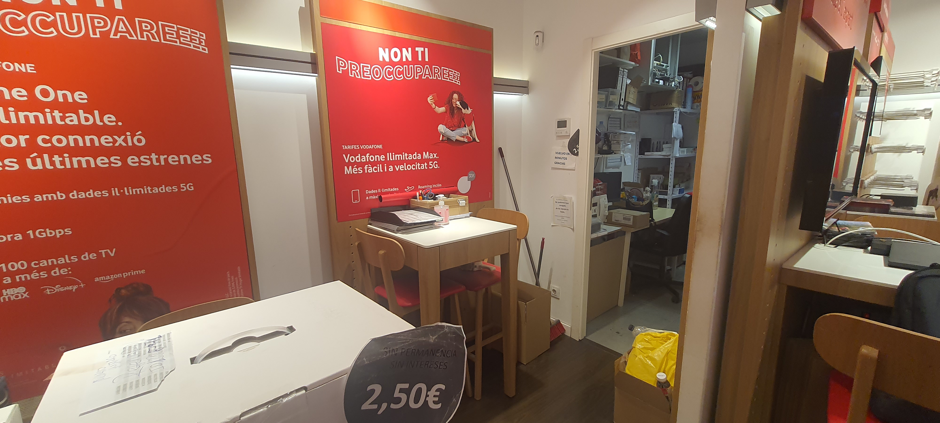 Vodafone Santa Susana - CC Espais Susanna foto