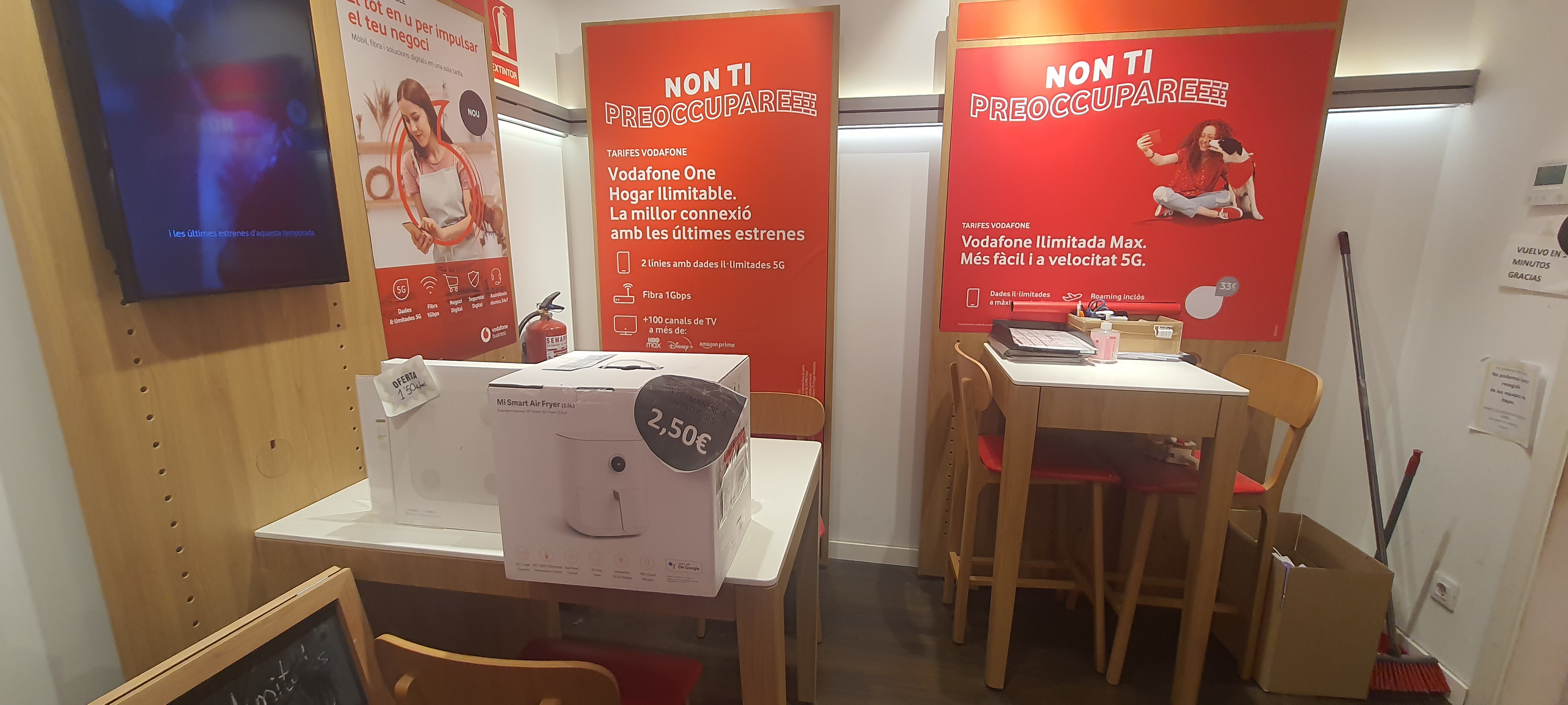 Vodafone Santa Susana - CC Espais Susanna foto