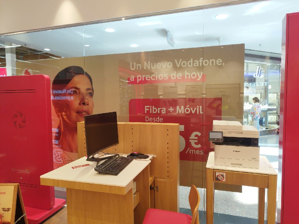 Vodafone Marbella - CC La Cañada foto