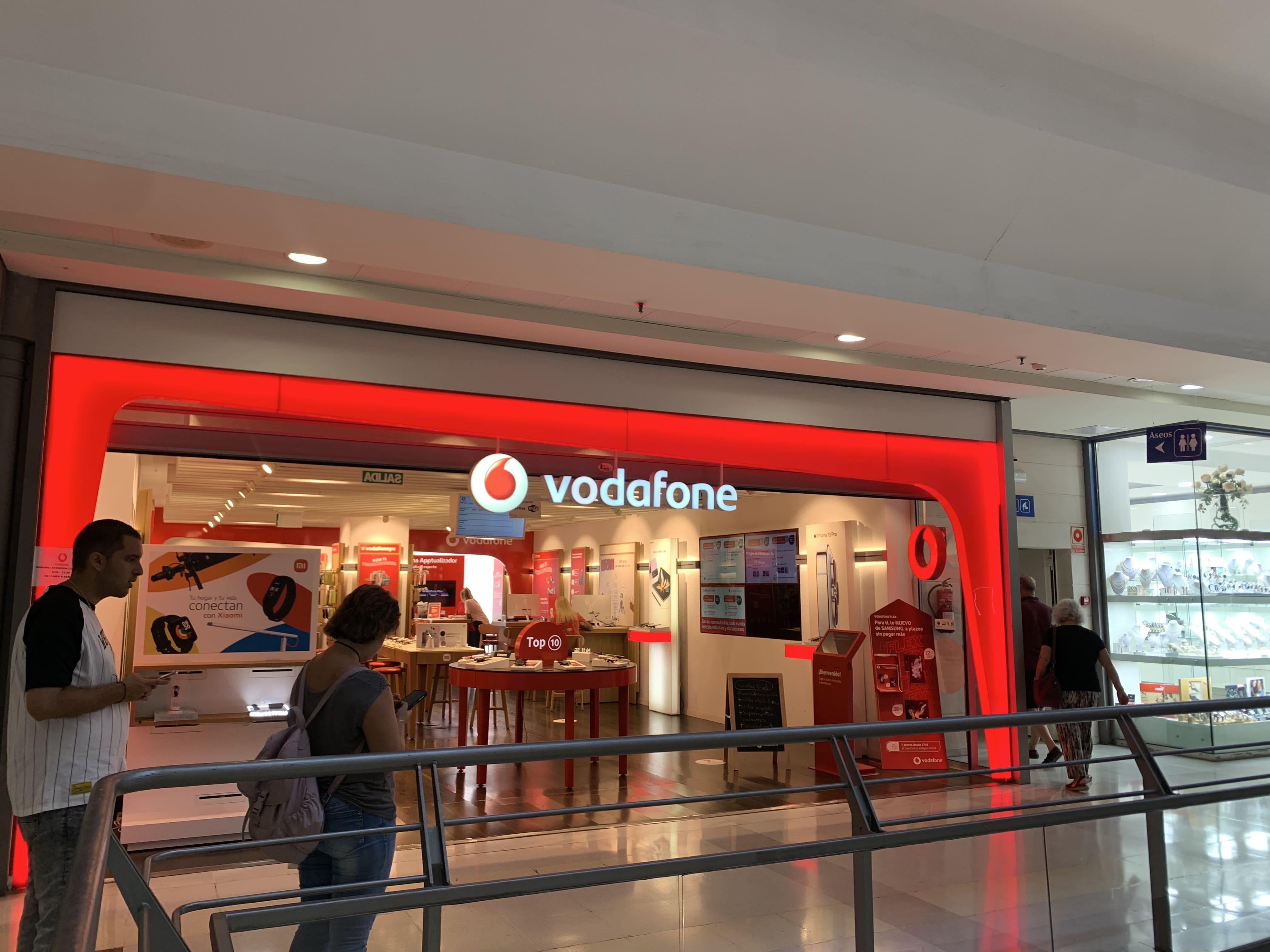 Vodafone Las Palmas - CC La Ballena foto
