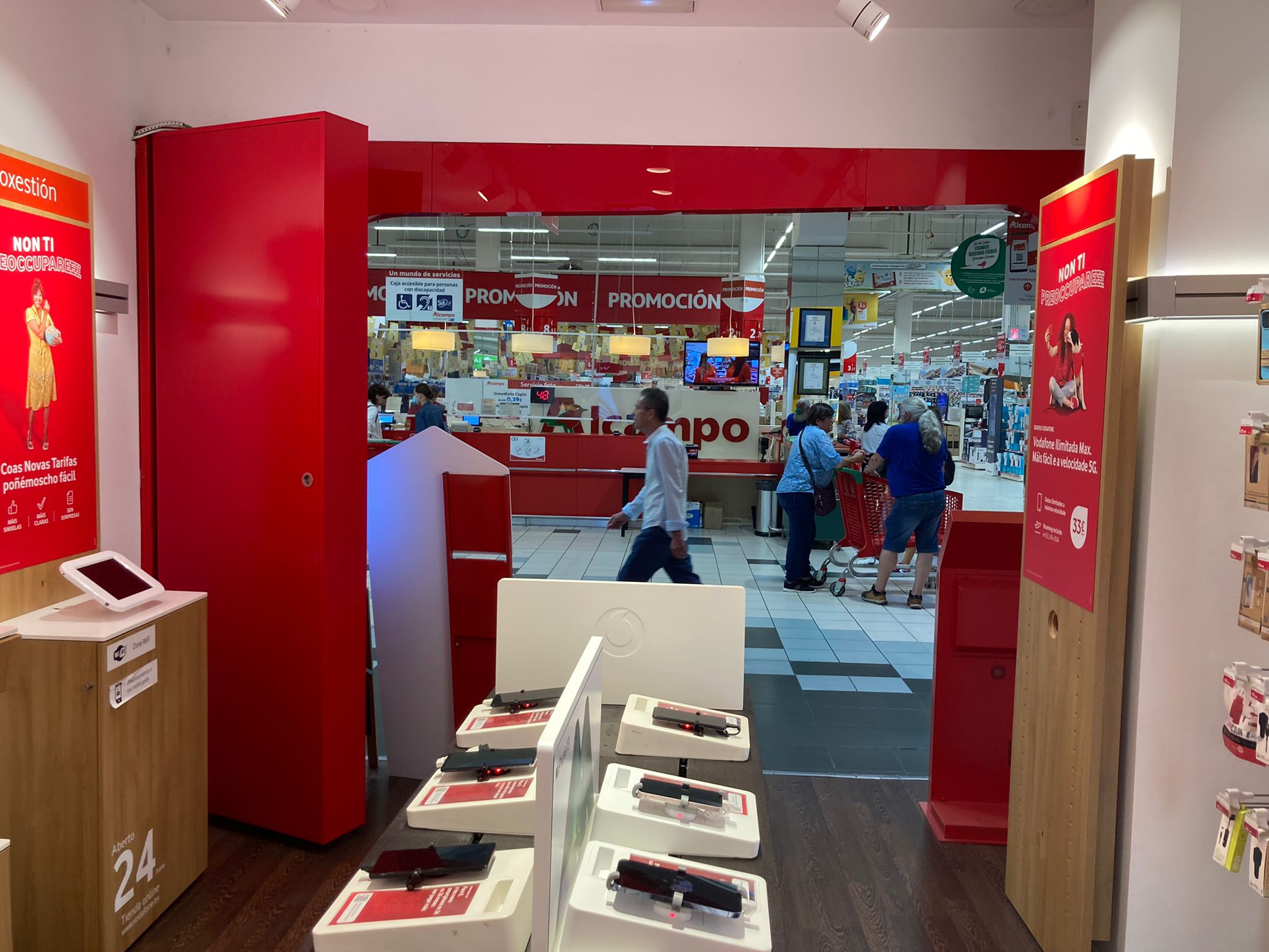 Vodafone Ferrol - CC Alcampo foto