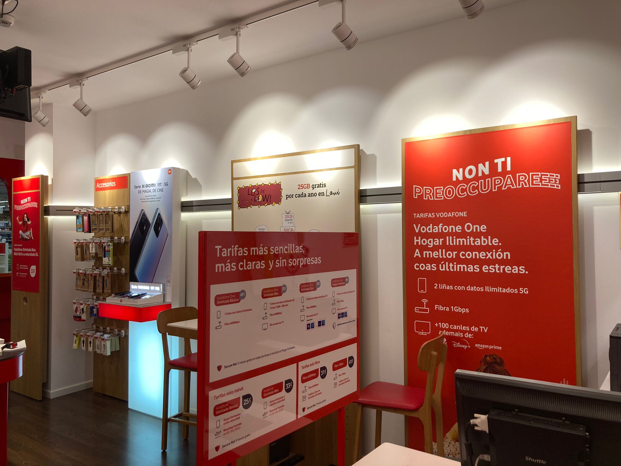 Vodafone Ferrol - CC Alcampo foto