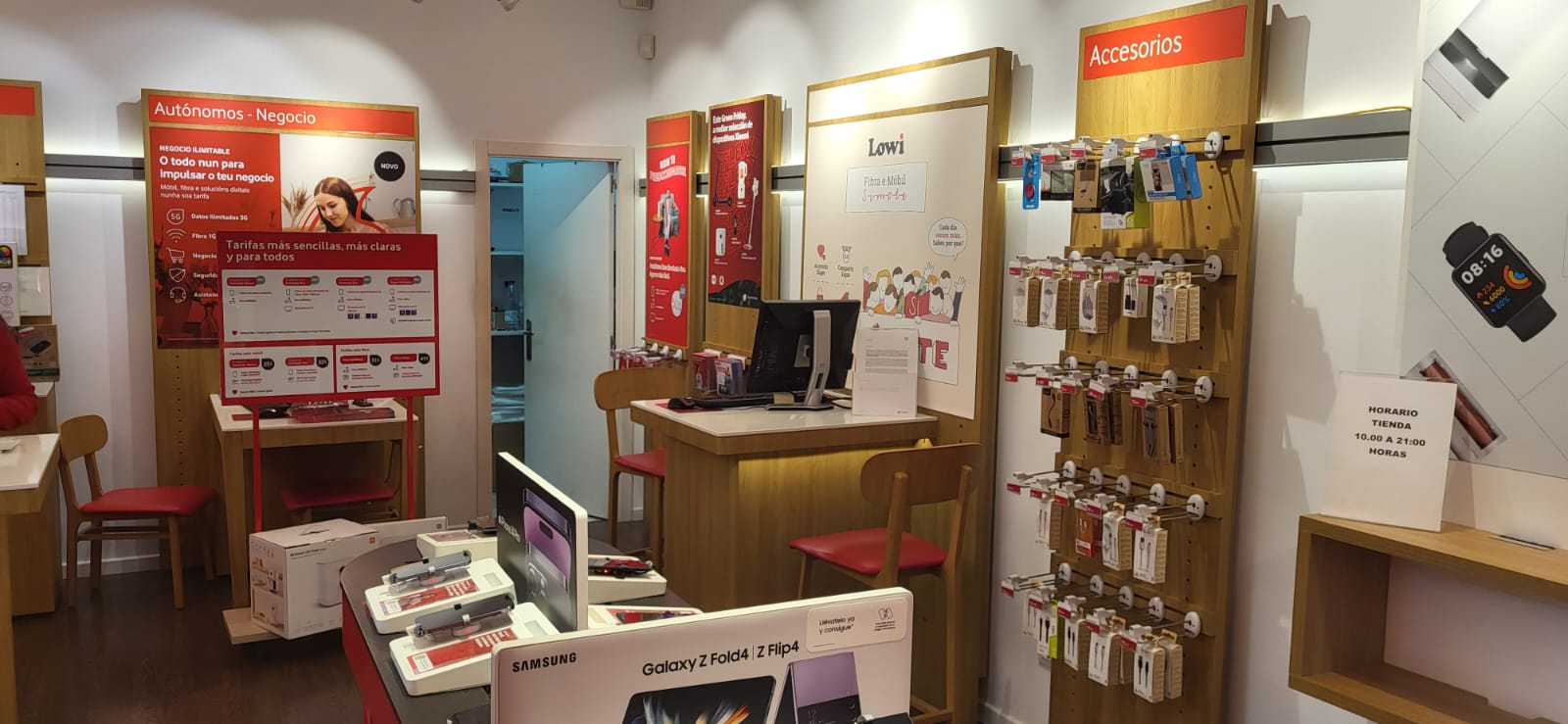 Vodafone Ferrol - CC Alcampo foto