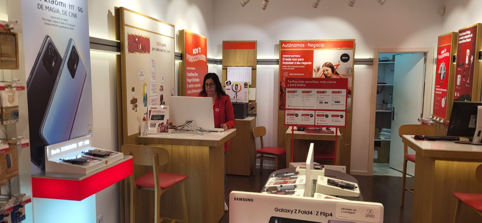 Vodafone Ferrol - CC Alcampo foto