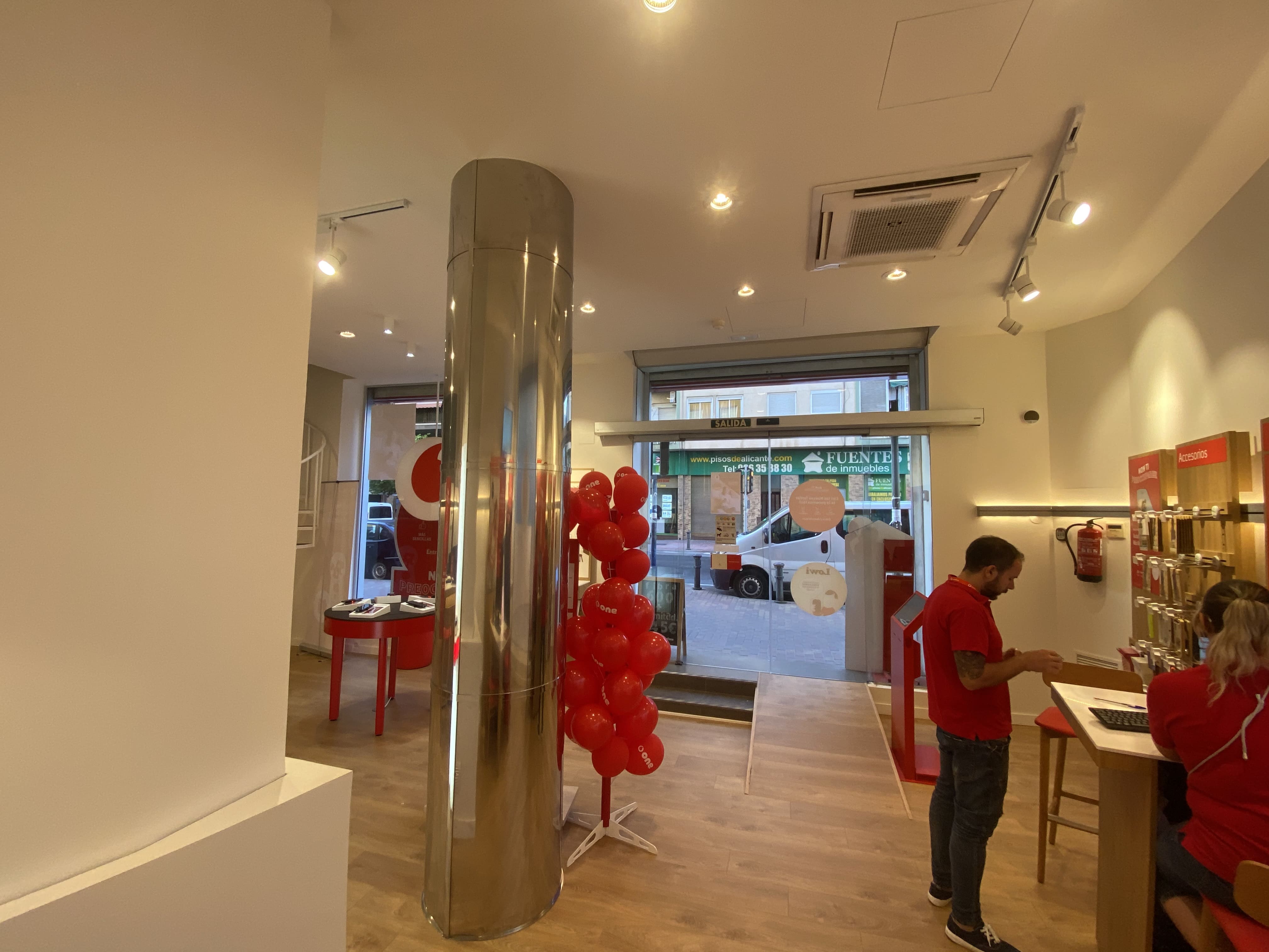 Vodafone Alicante- Devesa foto