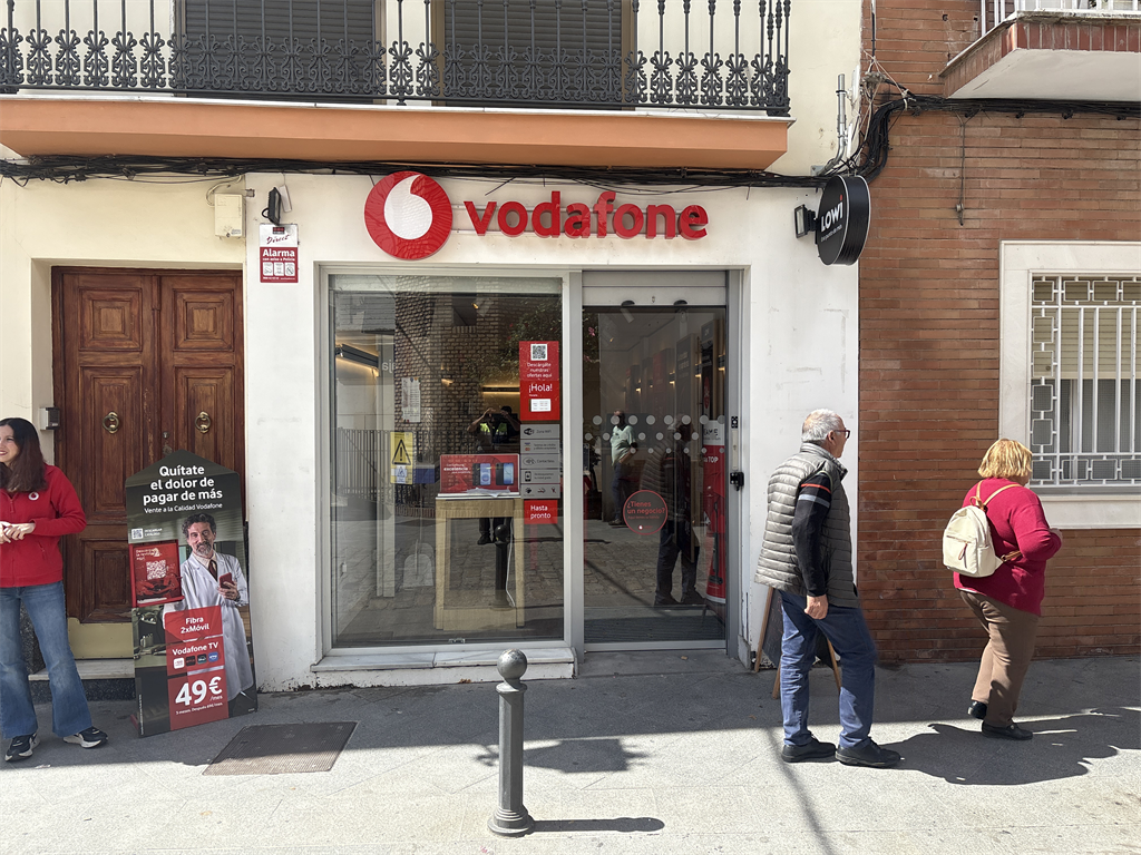 Vodafone Coria del Río- Pépez Tinao