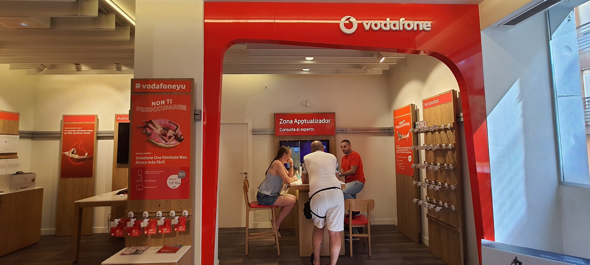 Vodafone Jaén - Avda de Andalucía foto