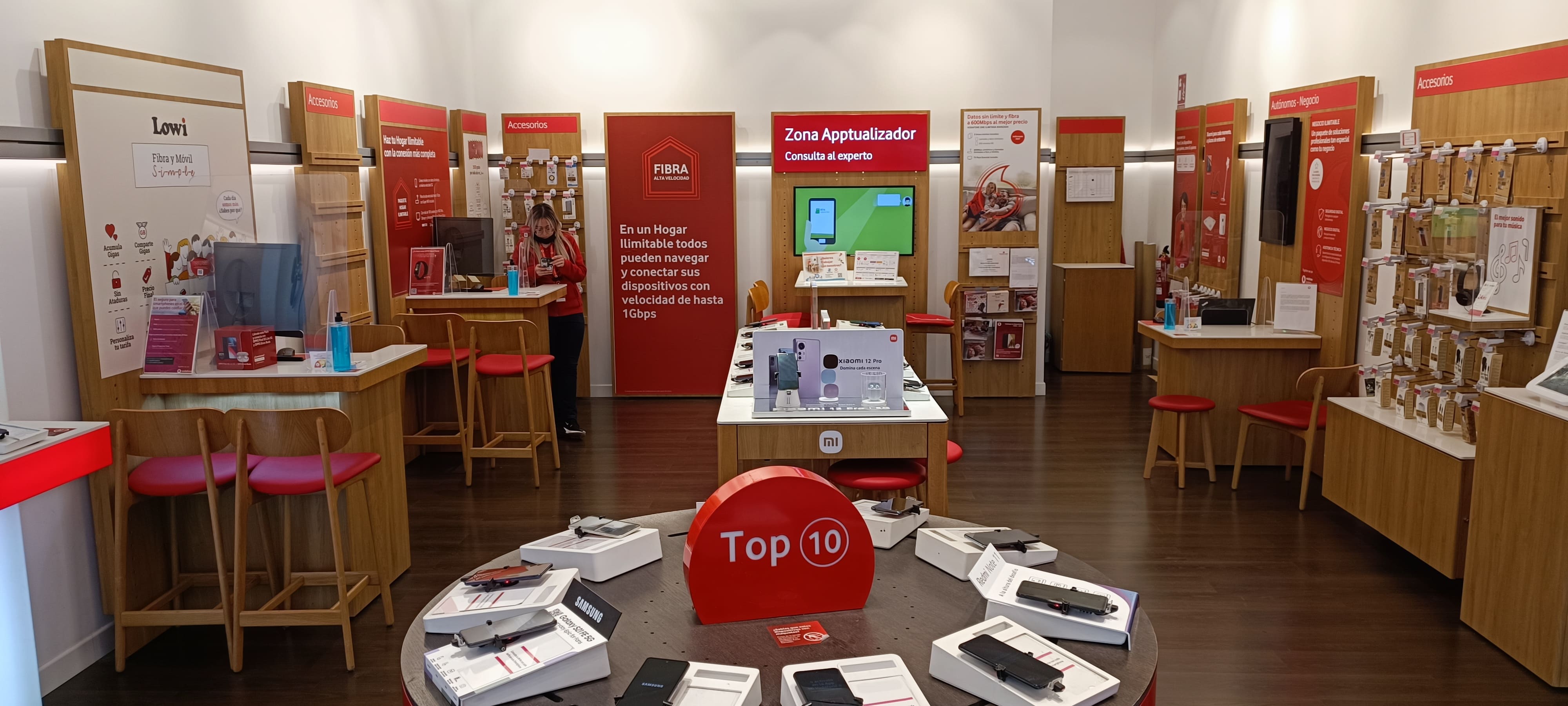 Vodafone C.C. Xanadú foto