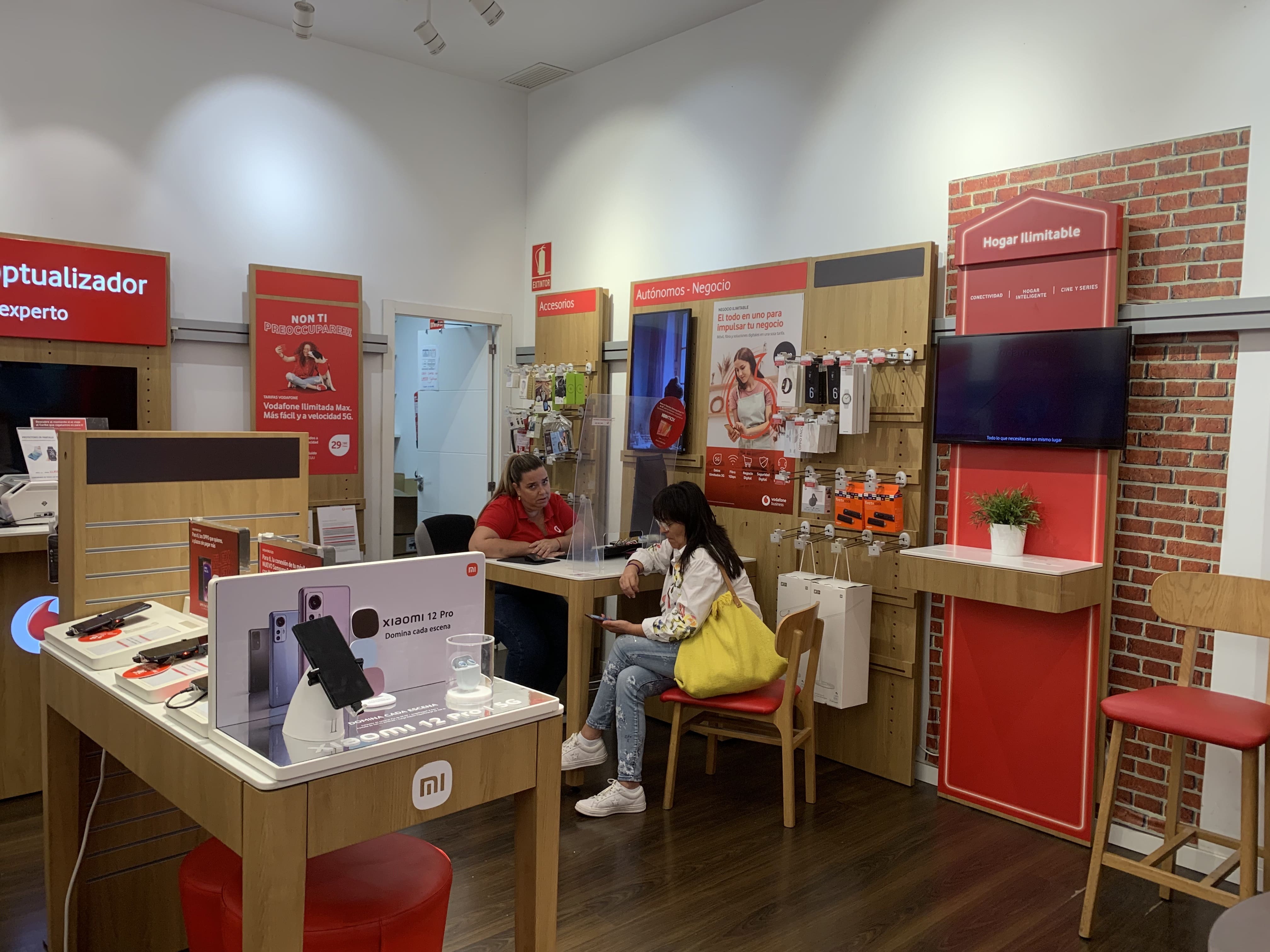 Vodafone Tenerife - CC Meridiano foto