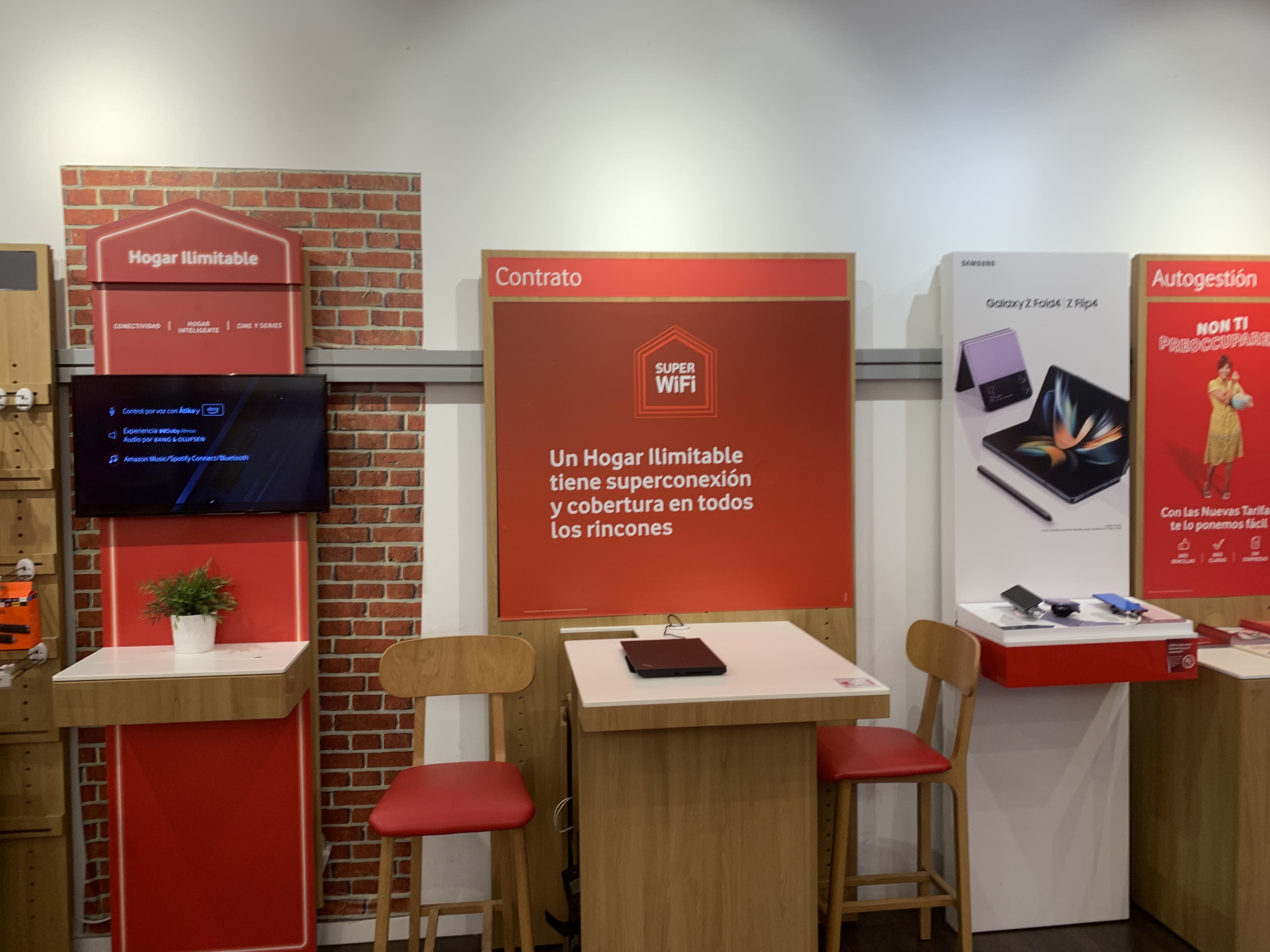 Vodafone Tenerife - CC Meridiano foto