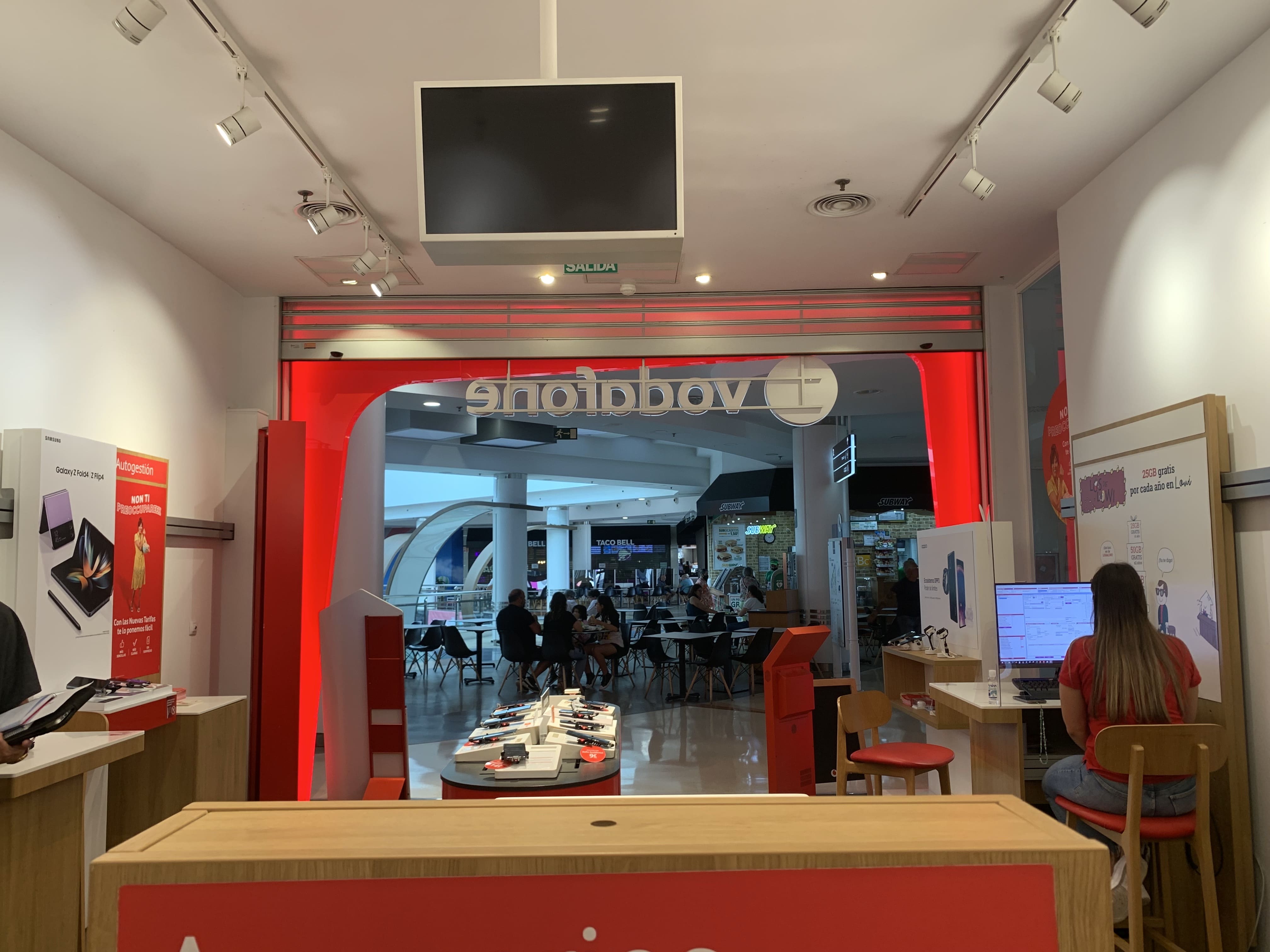 Vodafone Tenerife - CC Meridiano foto