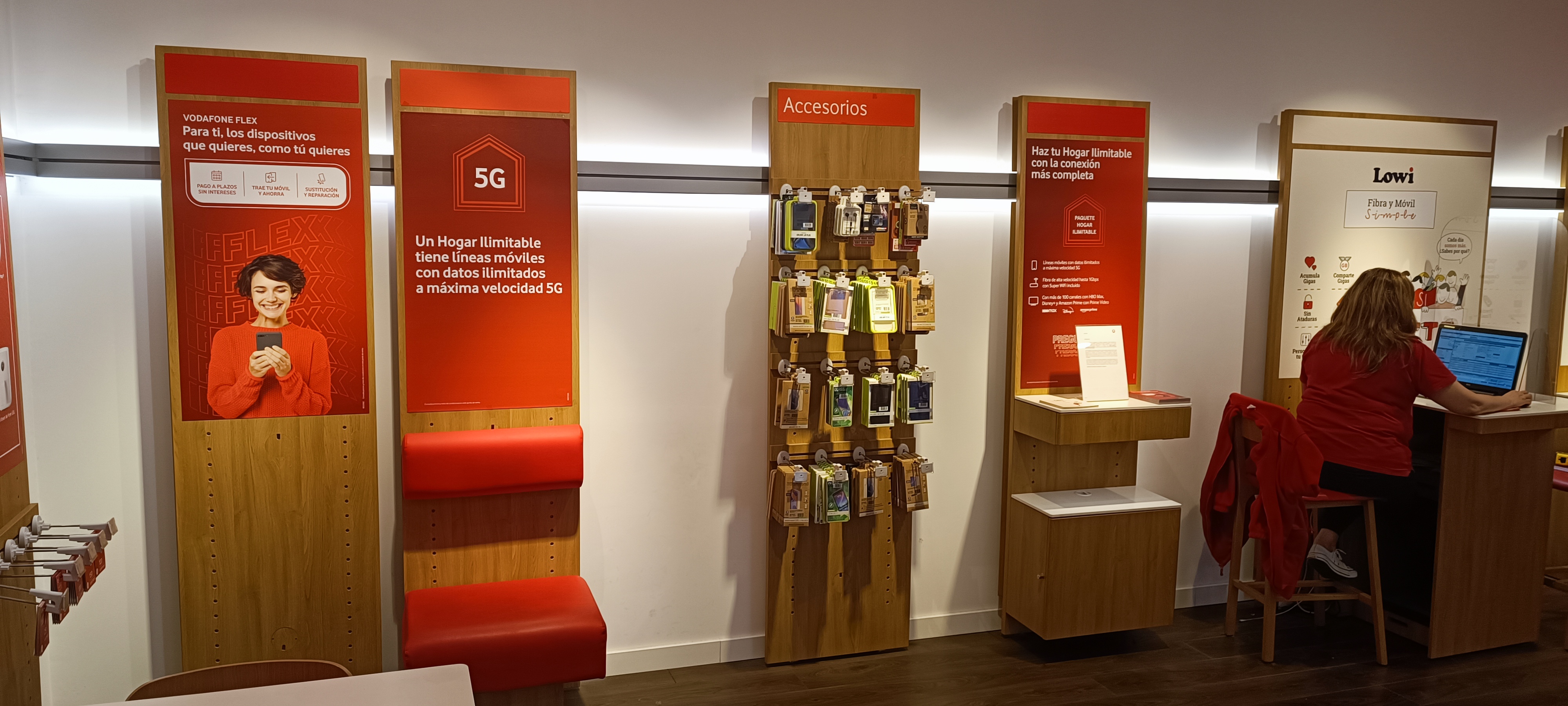 Vodafone El Entrego - CC Valle del Nalón foto