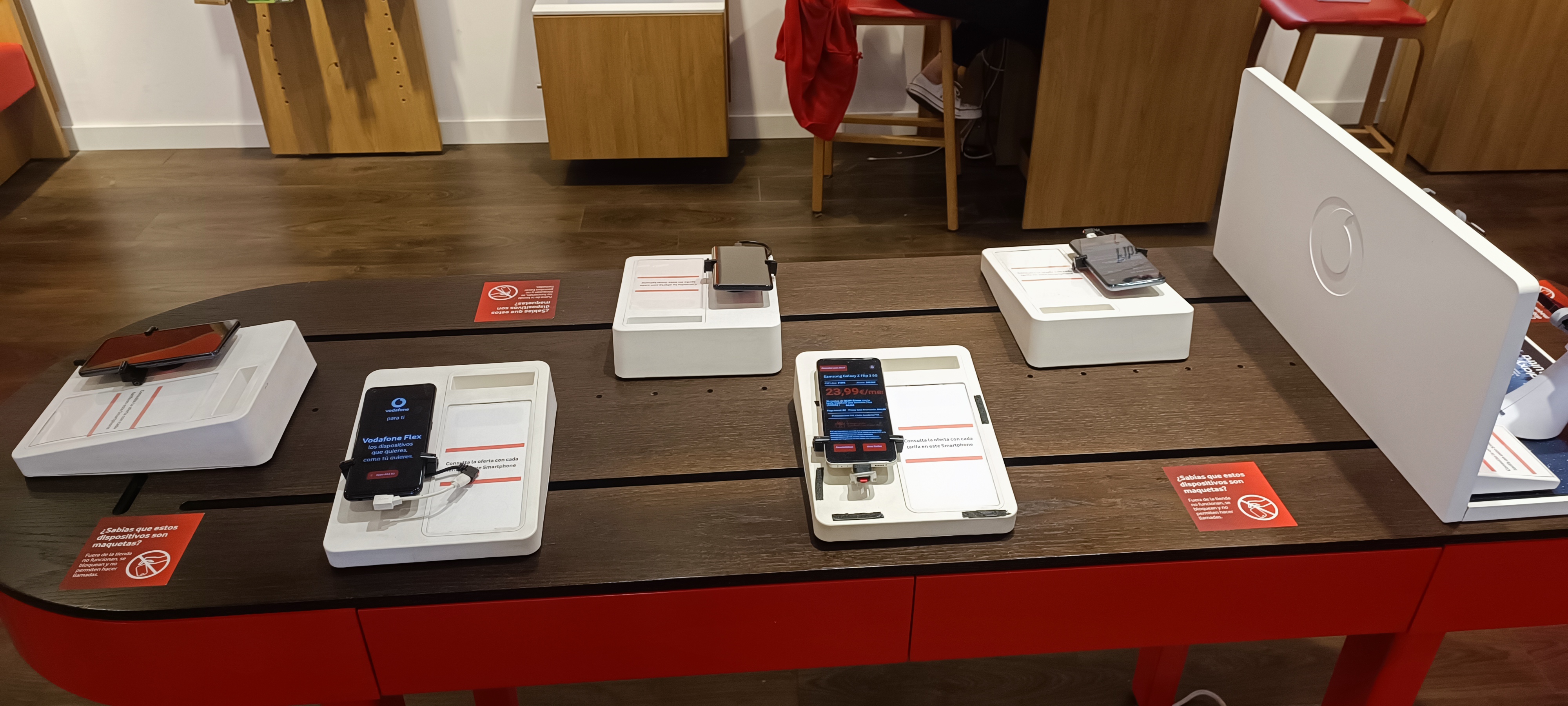 Vodafone El Entrego - CC Valle del Nalón foto