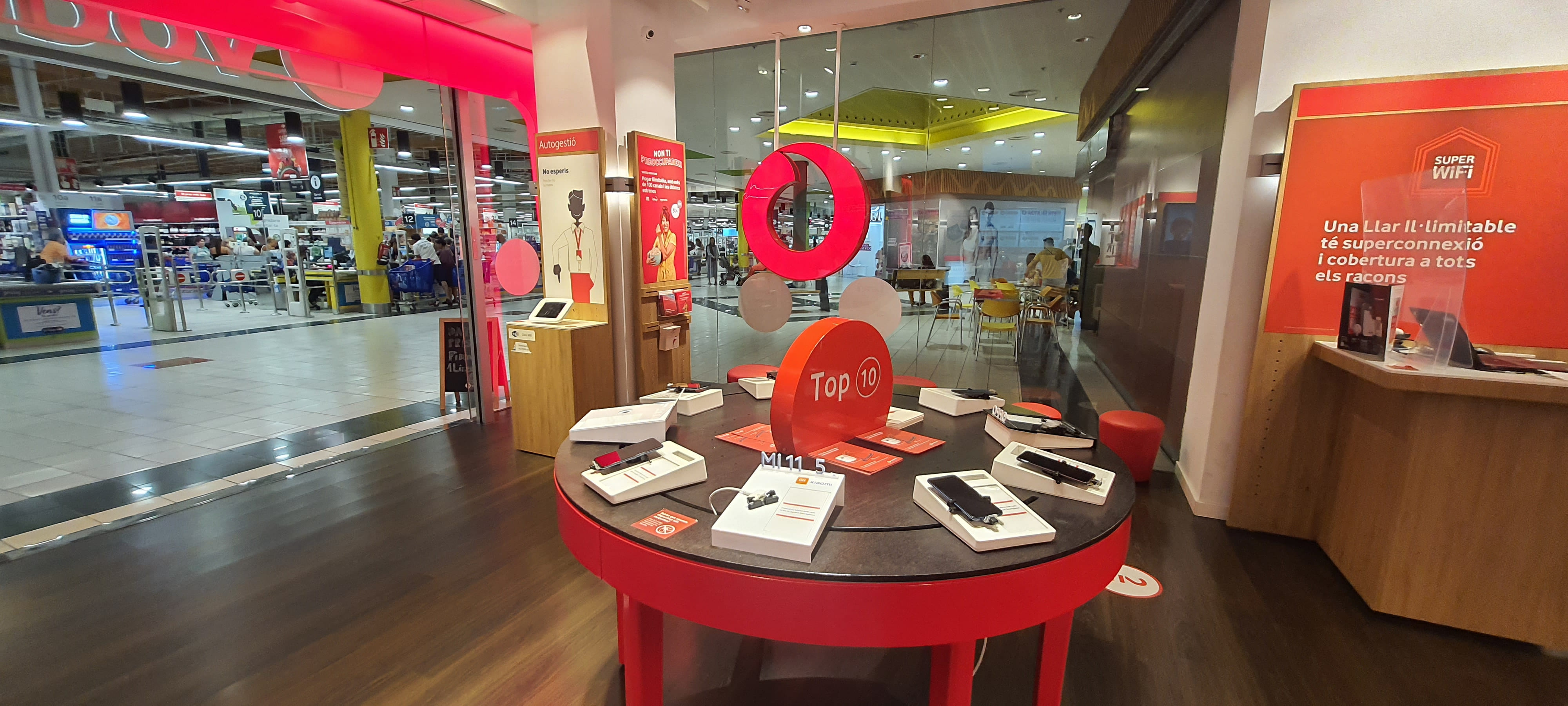 Vodafone Terrassa - CC Carrefour foto