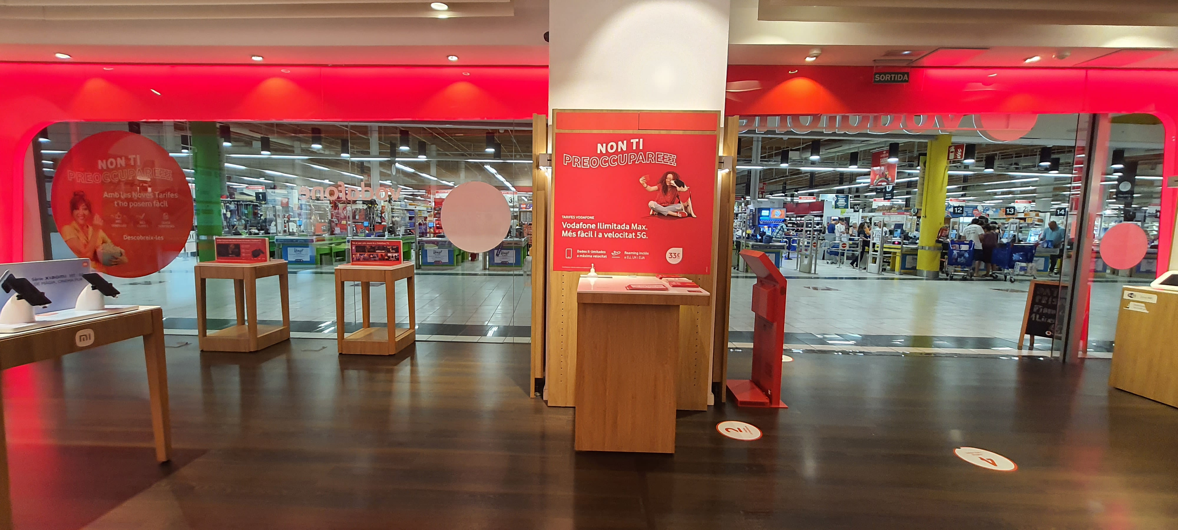 Vodafone Terrassa - CC Carrefour foto