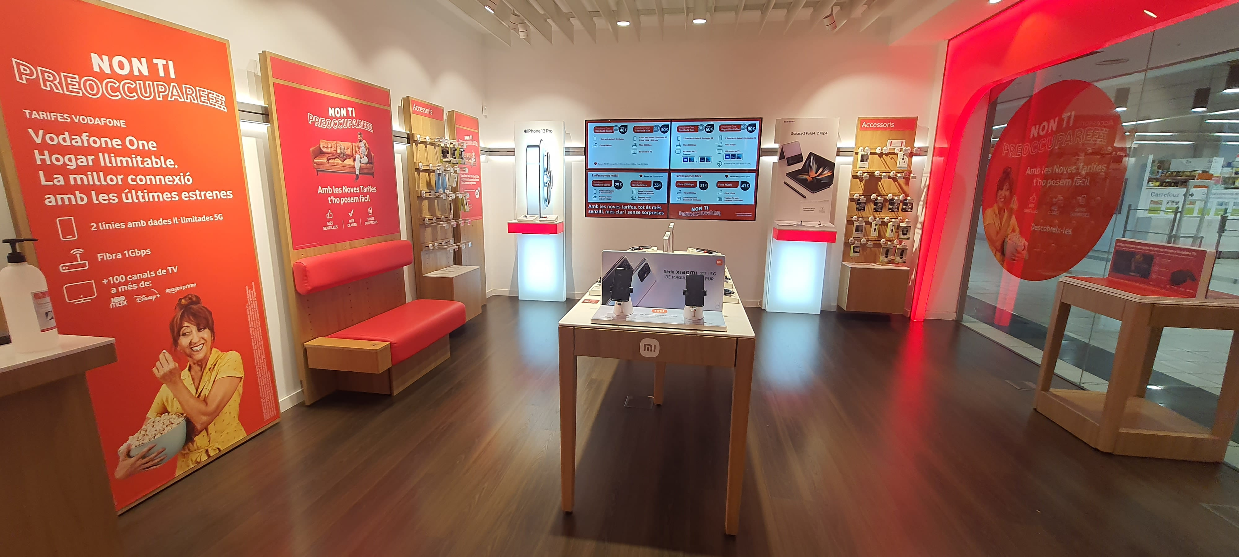 Vodafone Terrassa - CC Carrefour foto