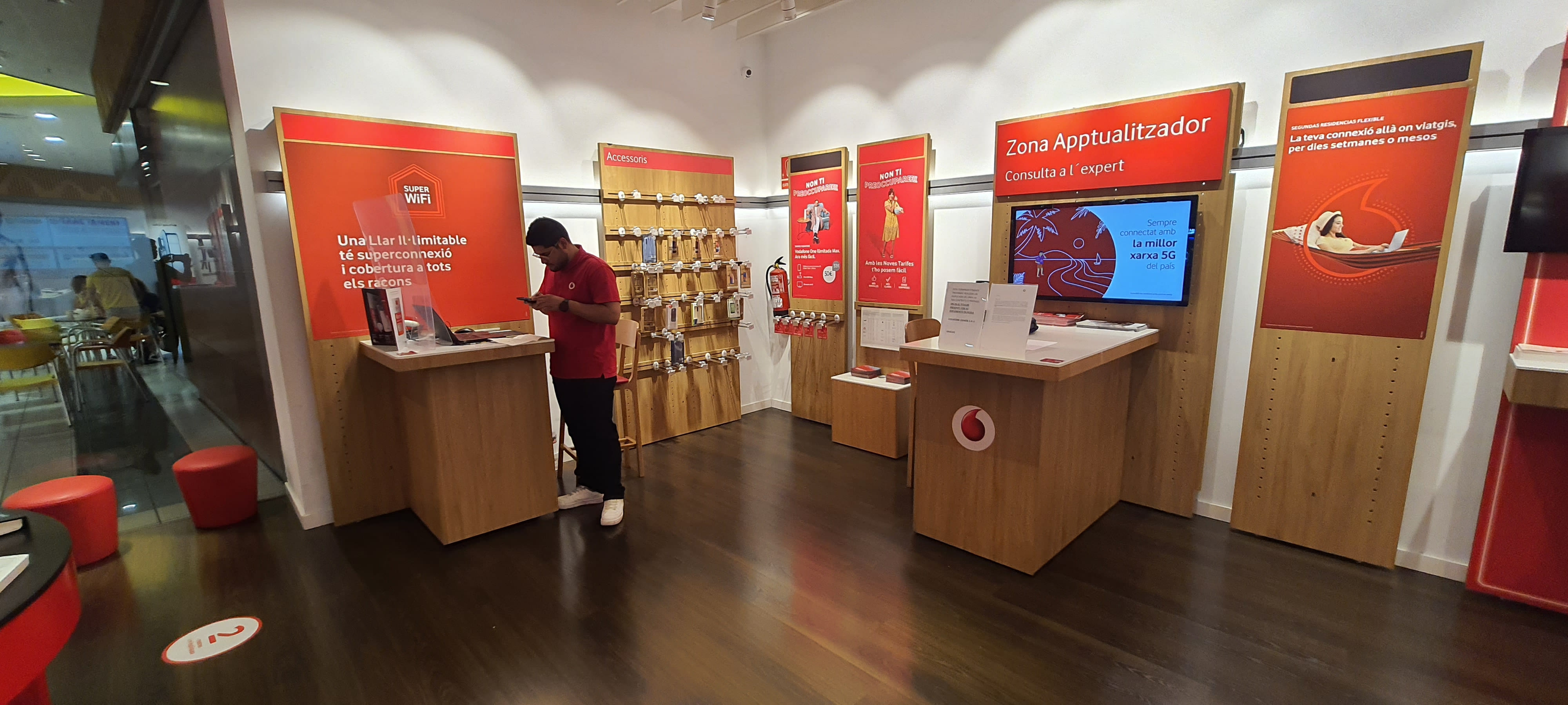 Vodafone Terrassa - CC Carrefour foto