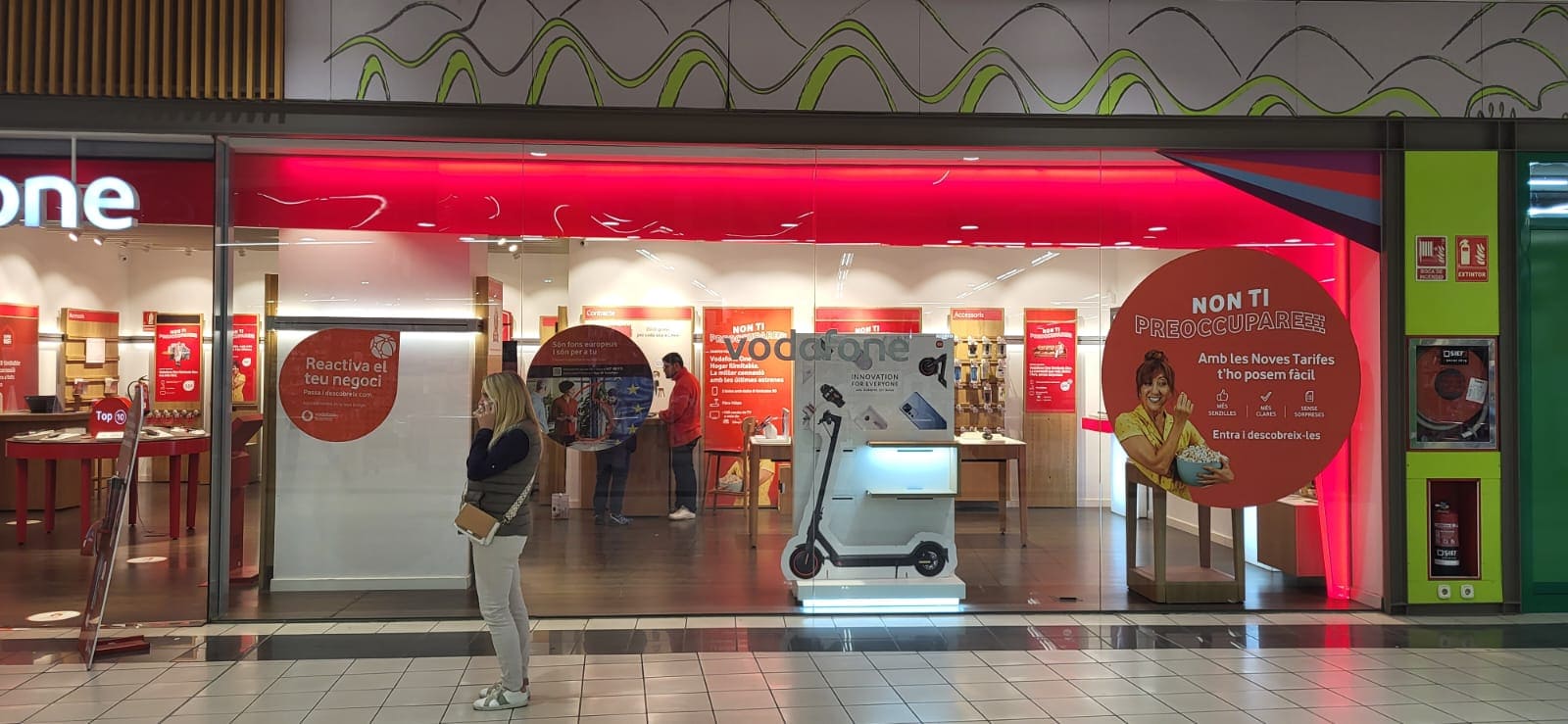 Vodafone Terrassa - CC Carrefour foto