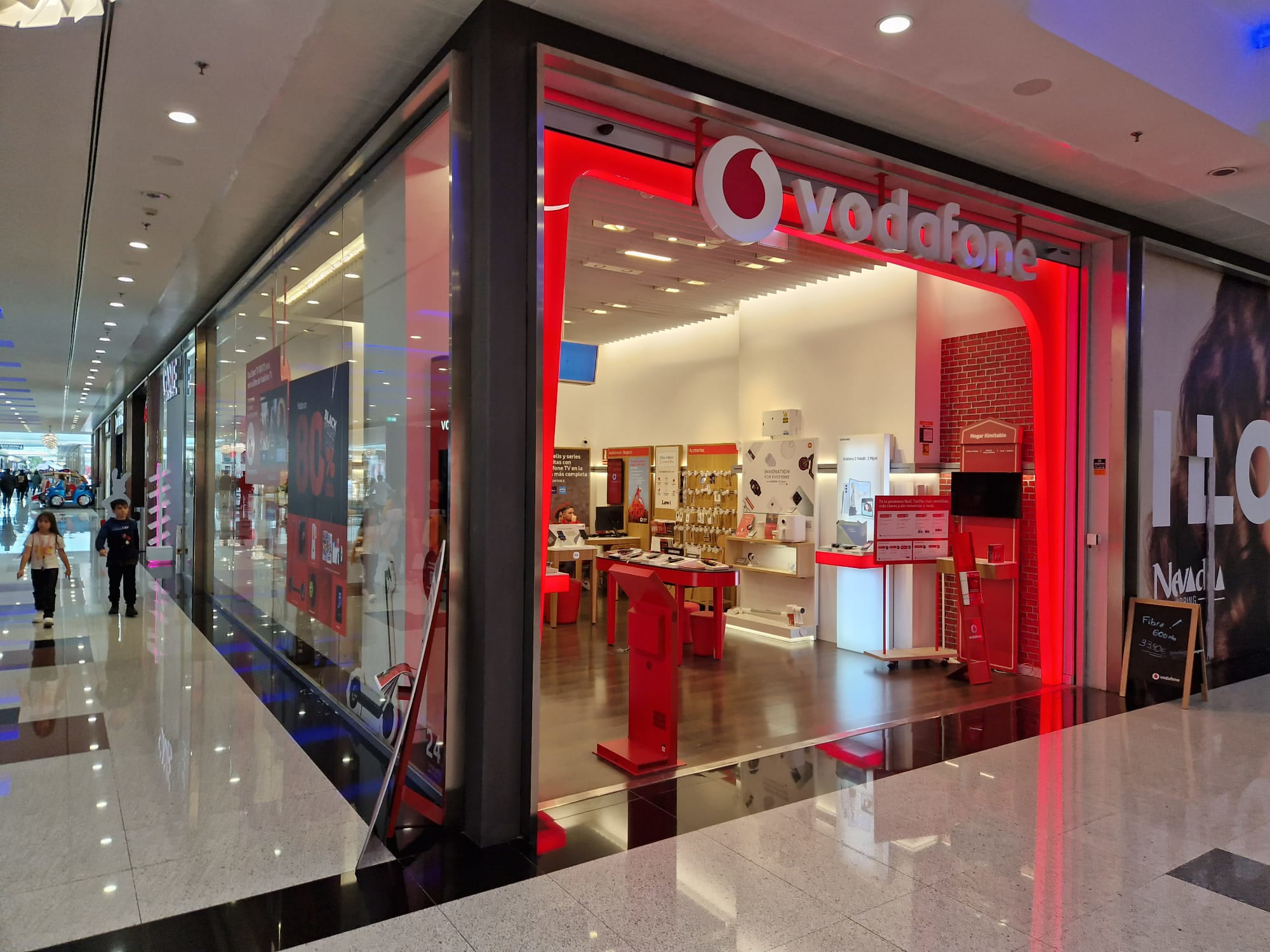 Vodafone Parque Comercial Nevada Shopping