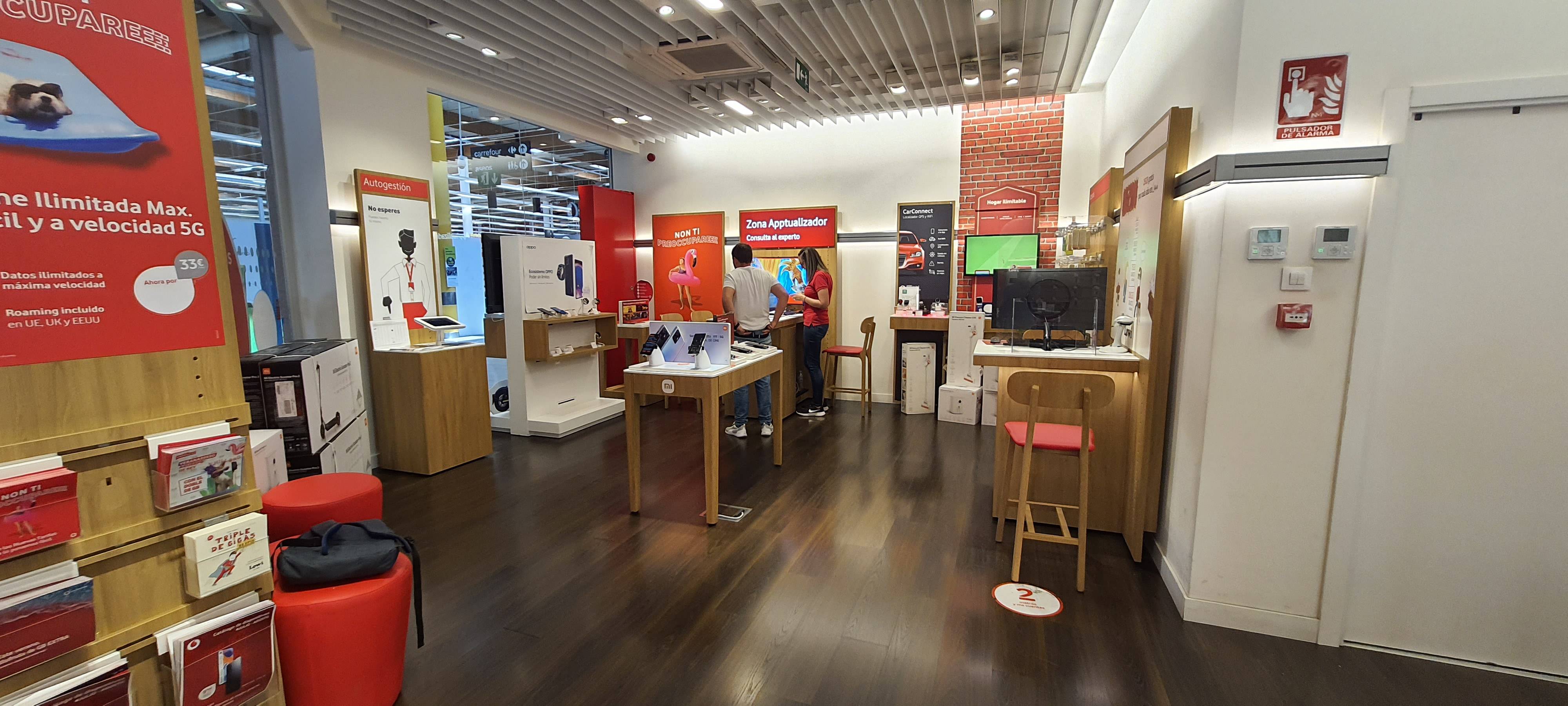 Vodafone Sevilla - CC Macarena foto