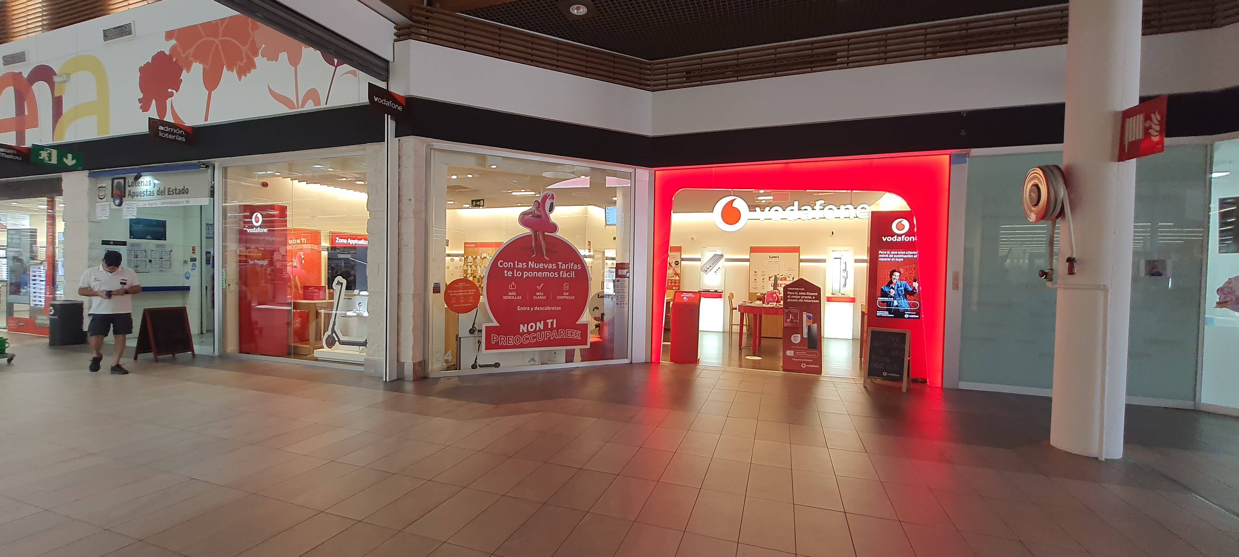 Vodafone Sevilla - CC Macarena foto