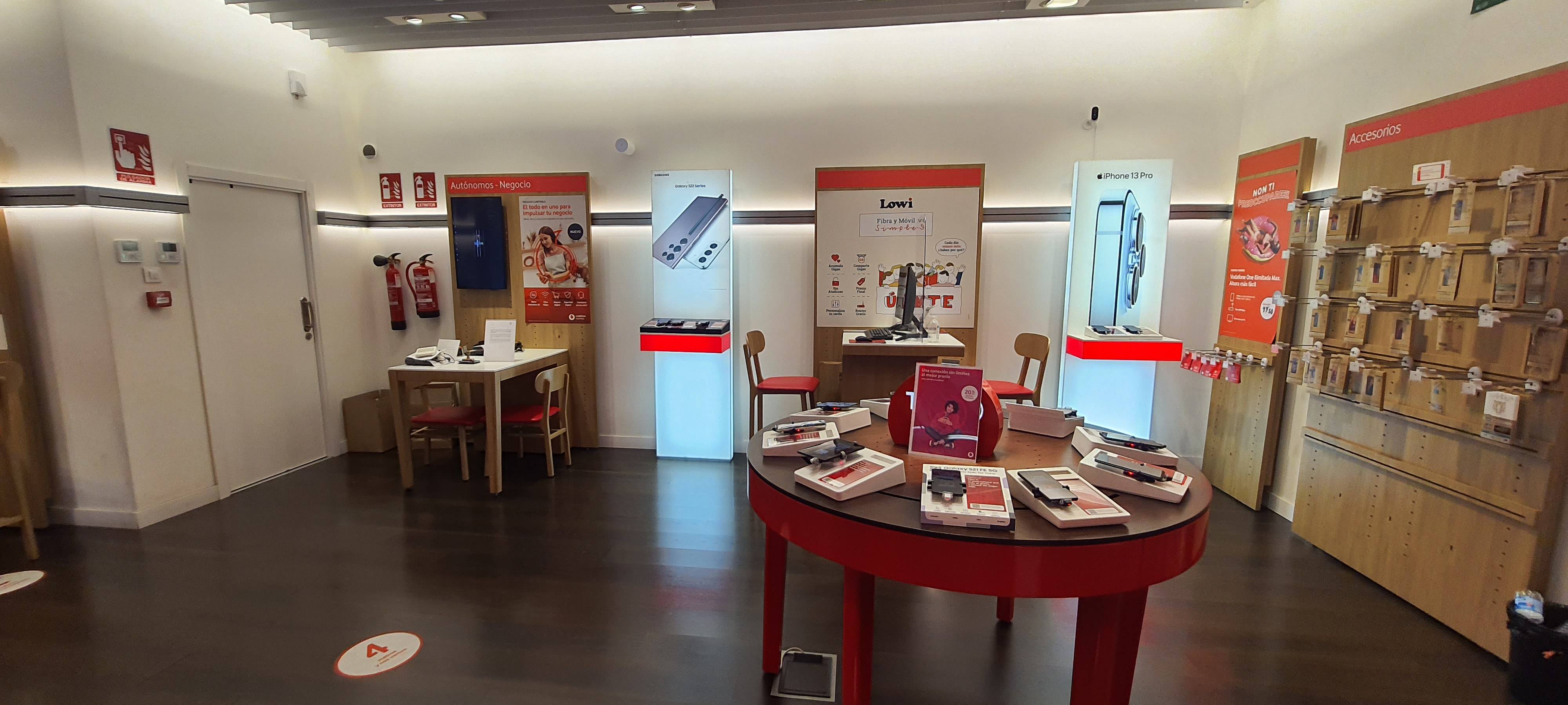 Vodafone Sevilla - CC Macarena foto