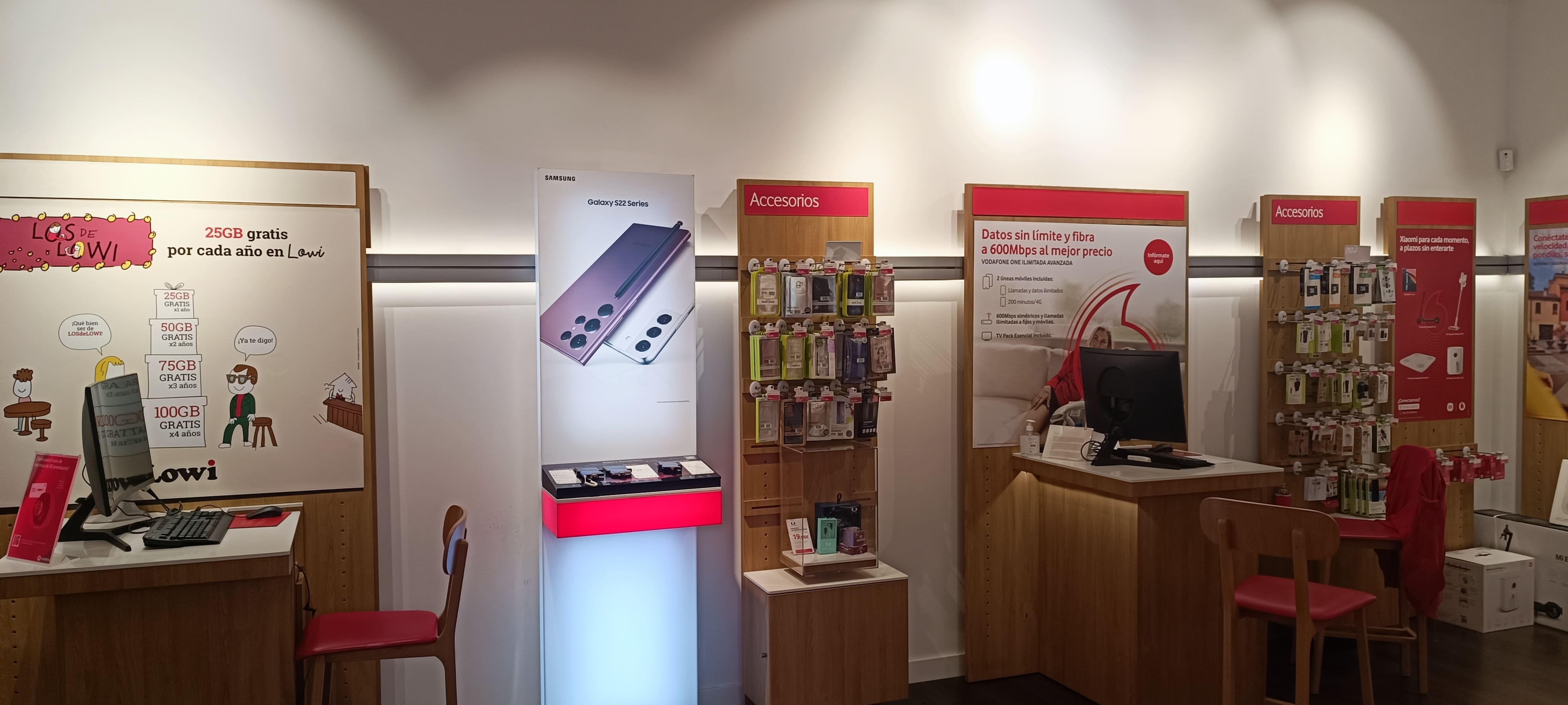 Vodafone Oviedo - CC Los Prados foto