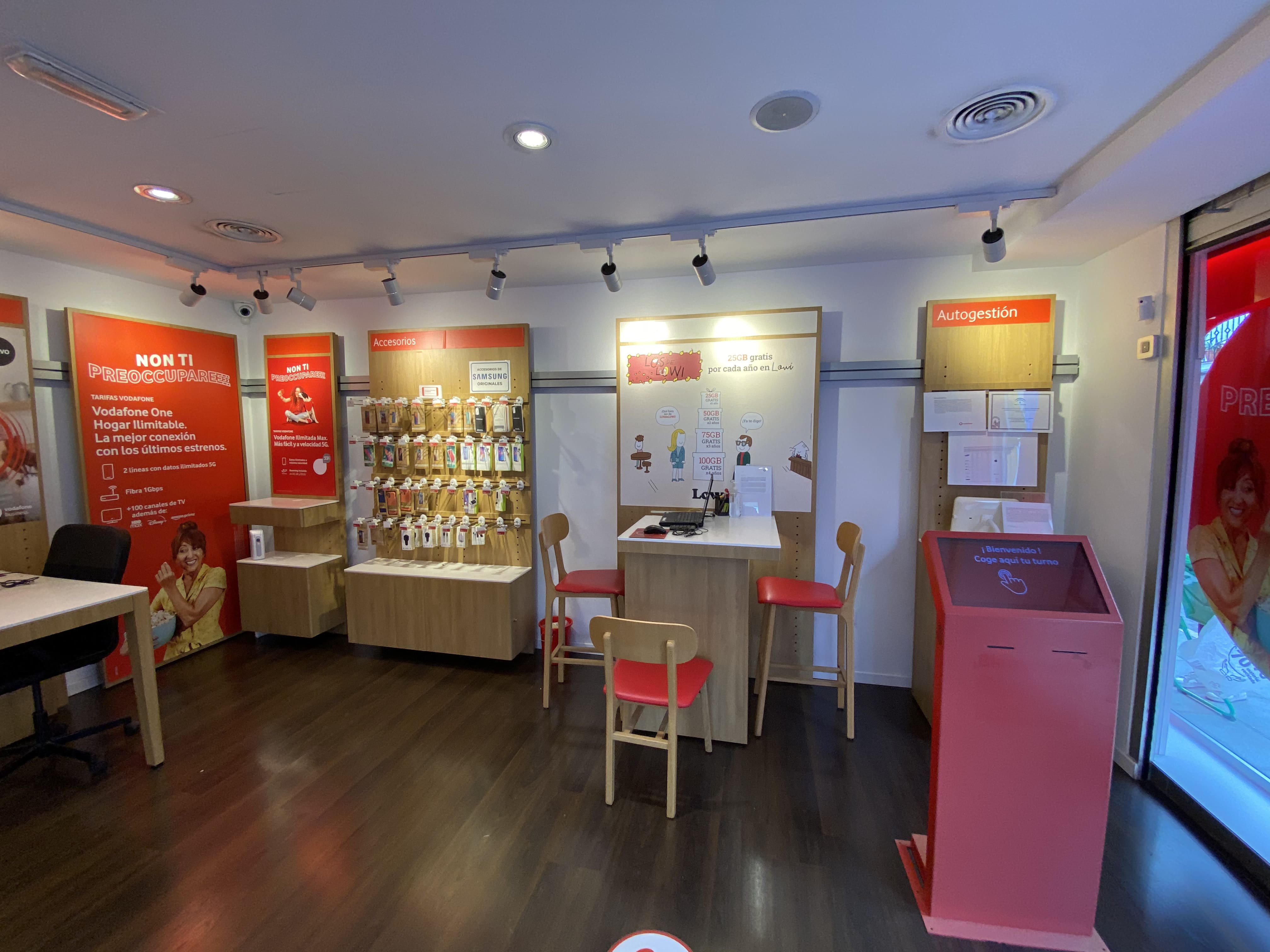 Vodafone San Pedro de Alcantara- Pza Iglesia foto