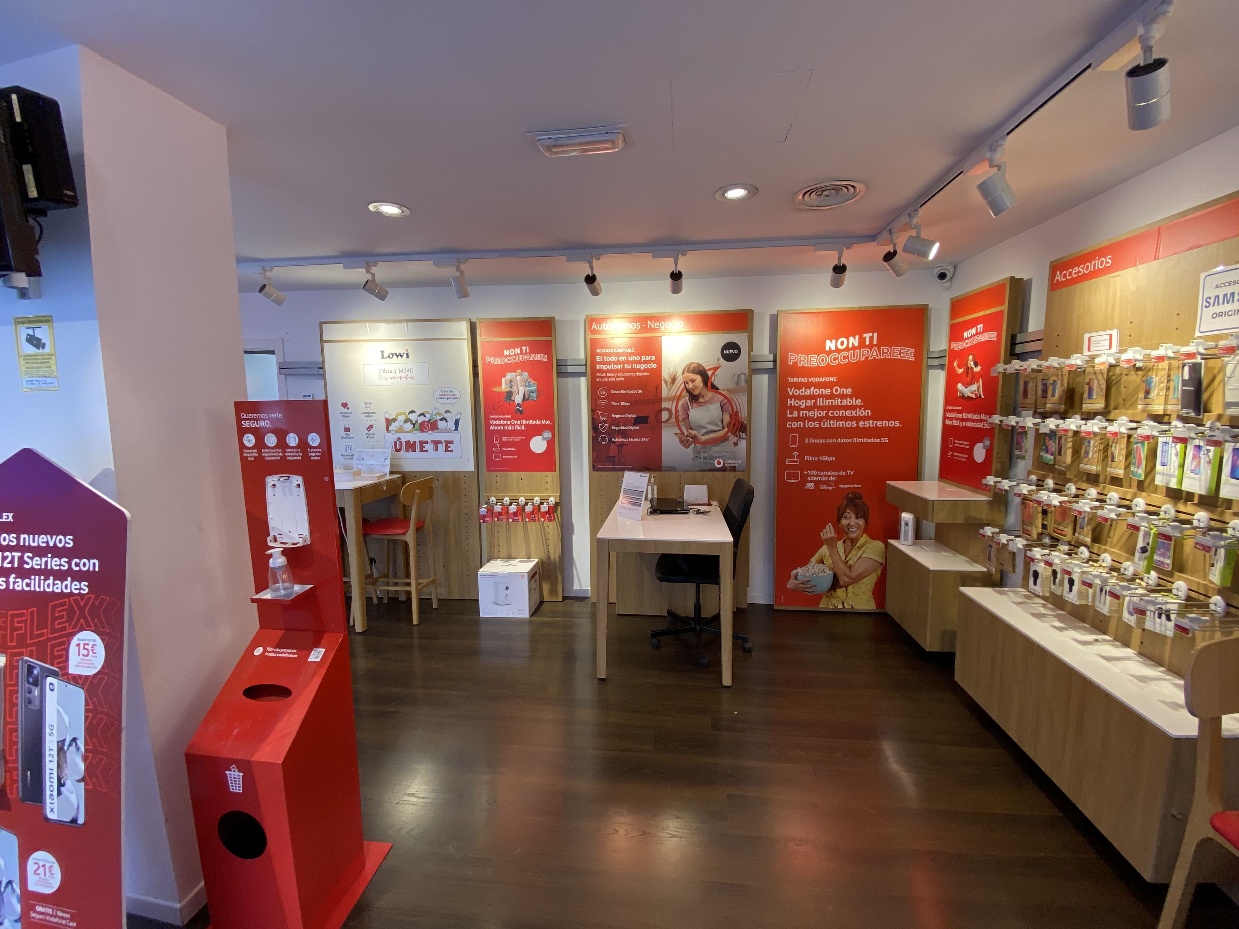 Vodafone San Pedro de Alcantara- Pza Iglesia foto