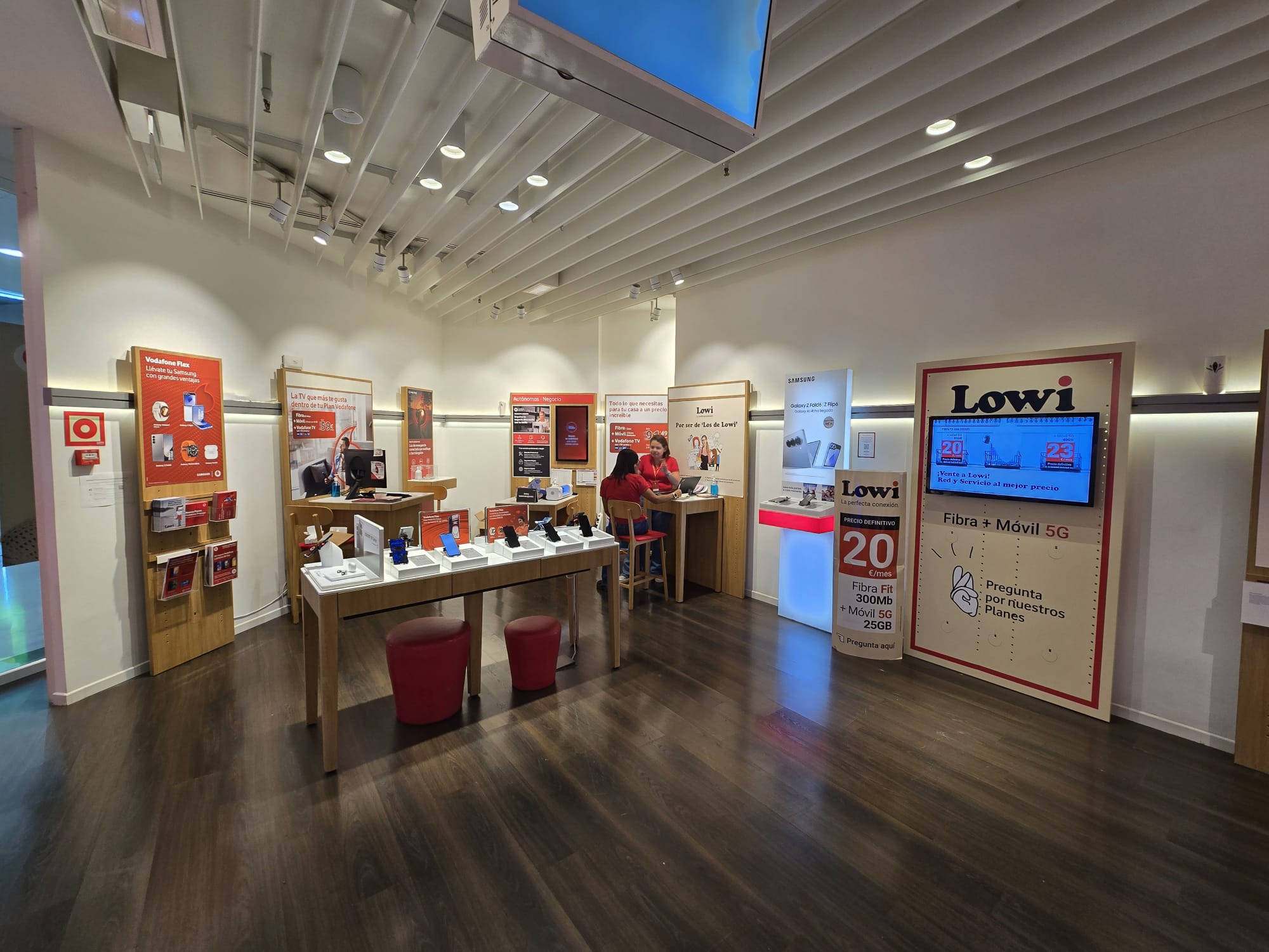 Vodafone Leganes - CC Parquesur foto