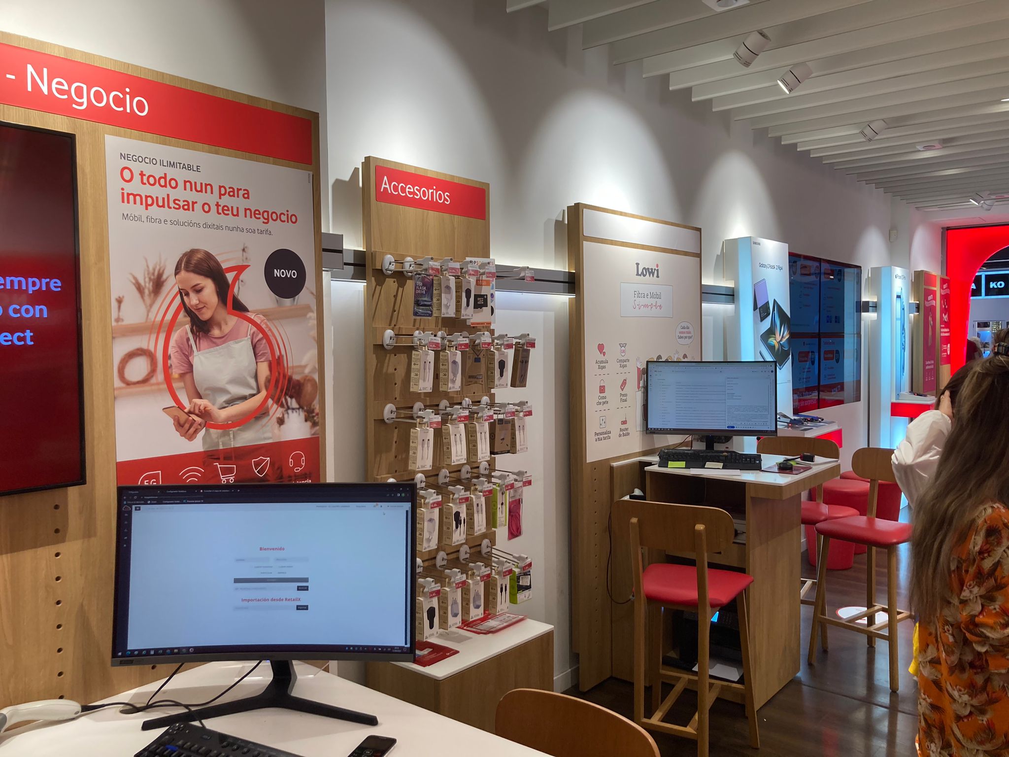 Vodafone La Coruña - CC Cuatro Caminos foto