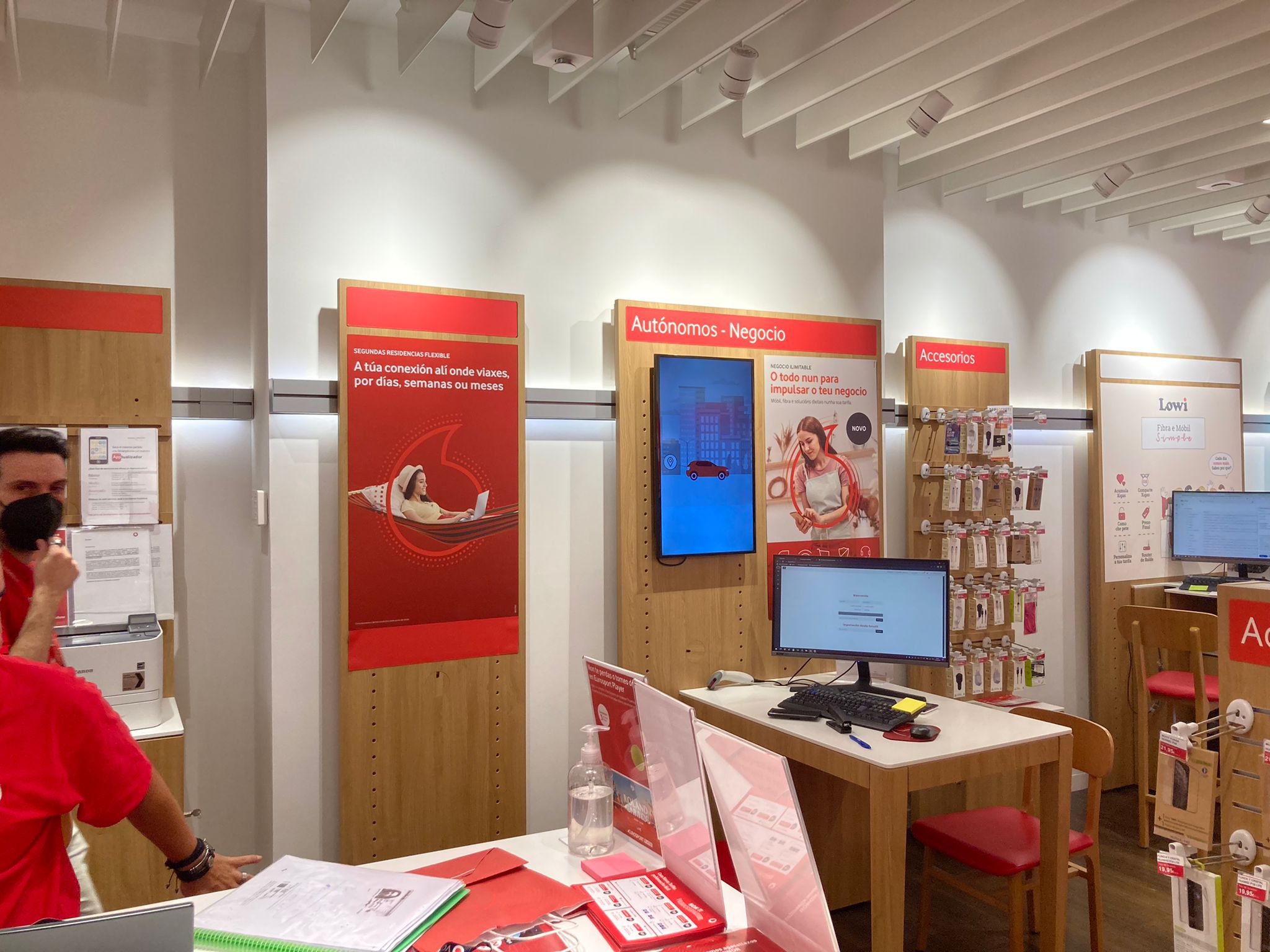 Vodafone La Coruña - CC Cuatro Caminos foto
